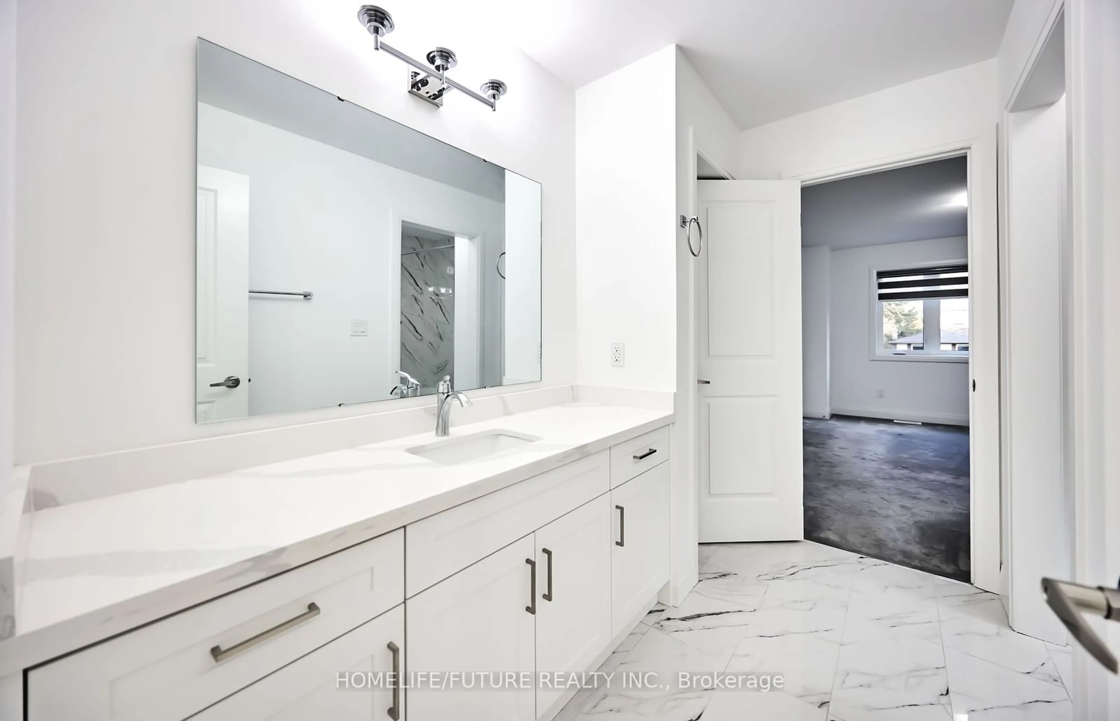 Contemporary bathroom, ceramic floors for 249.5 King St, Ingersoll Ontario N5C 1H4