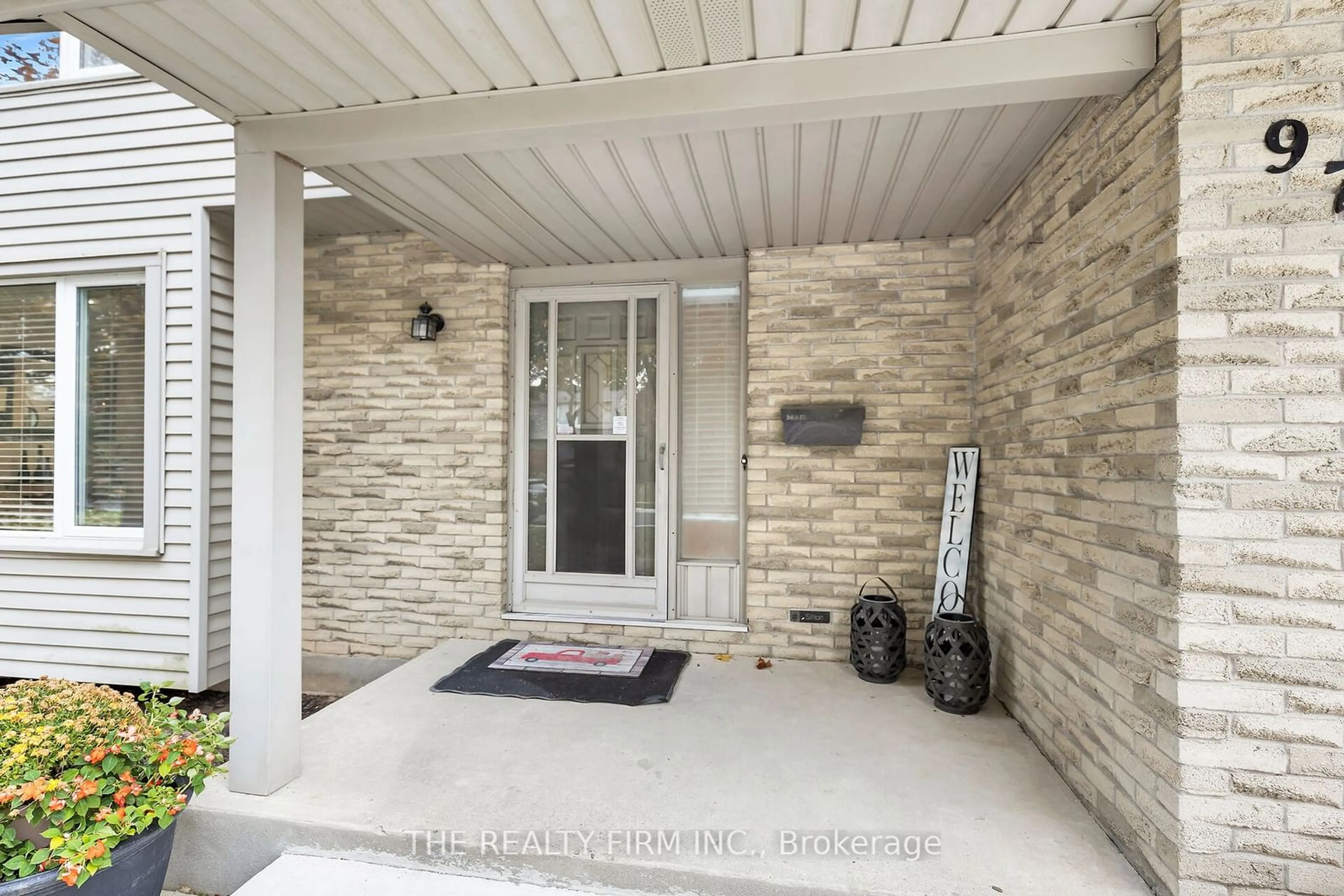 Indoor entryway, ceramic floors for 975 Farnham Pl, London Ontario N6K 1S8