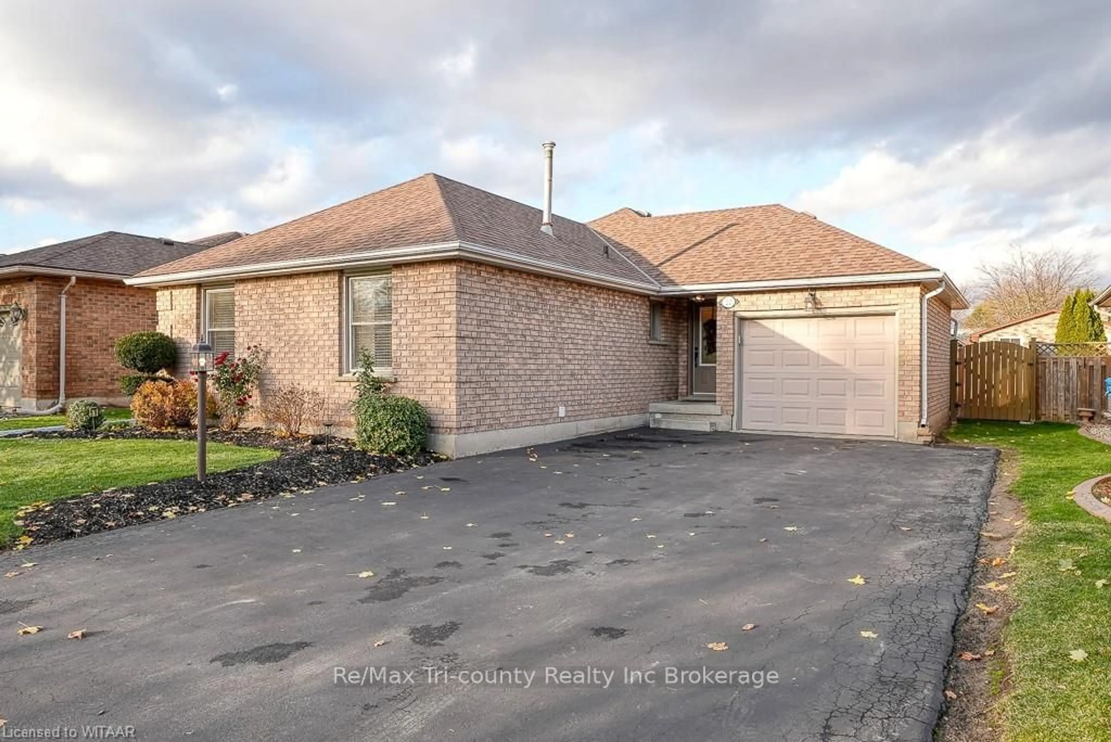 Frontside or backside of a home, the street view for 22 COXWELL Cres Ontario N3P 1Z1