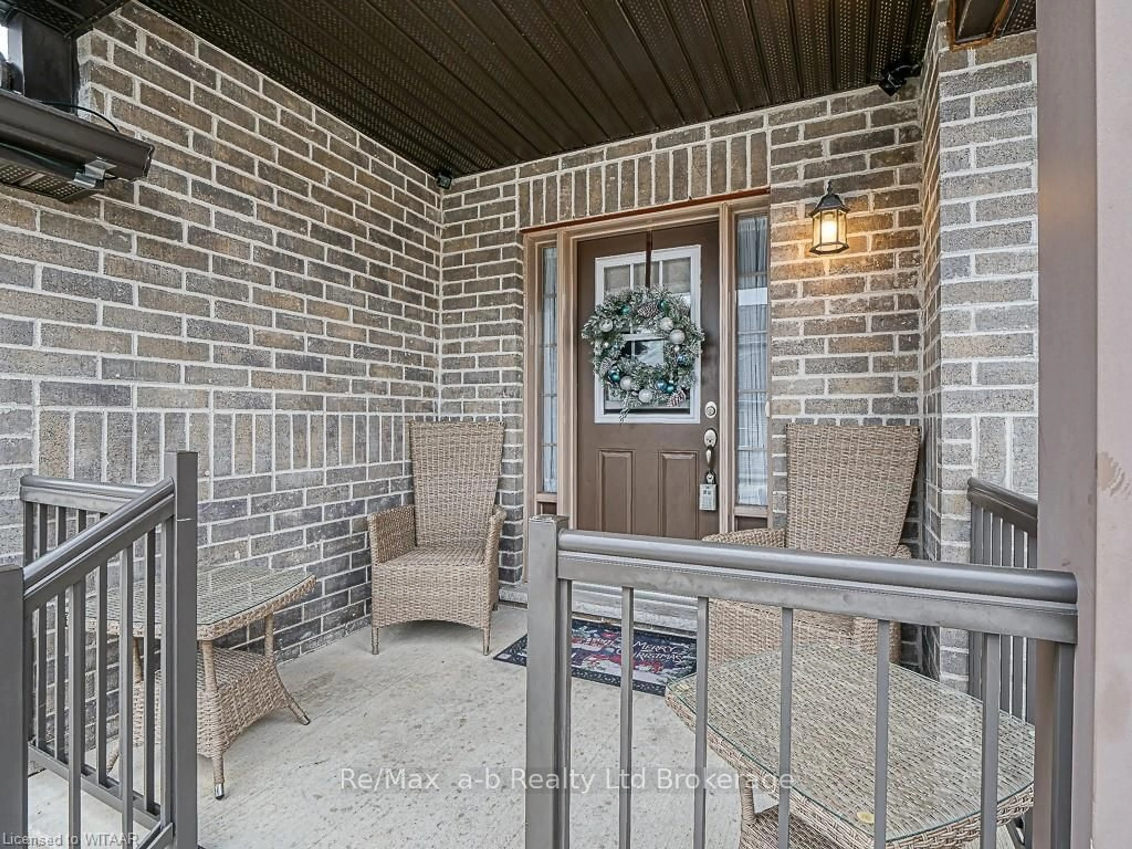 Indoor entryway, cement floor for 175 INGERSOLL St #19, Ingersoll Ontario N5C 0B9