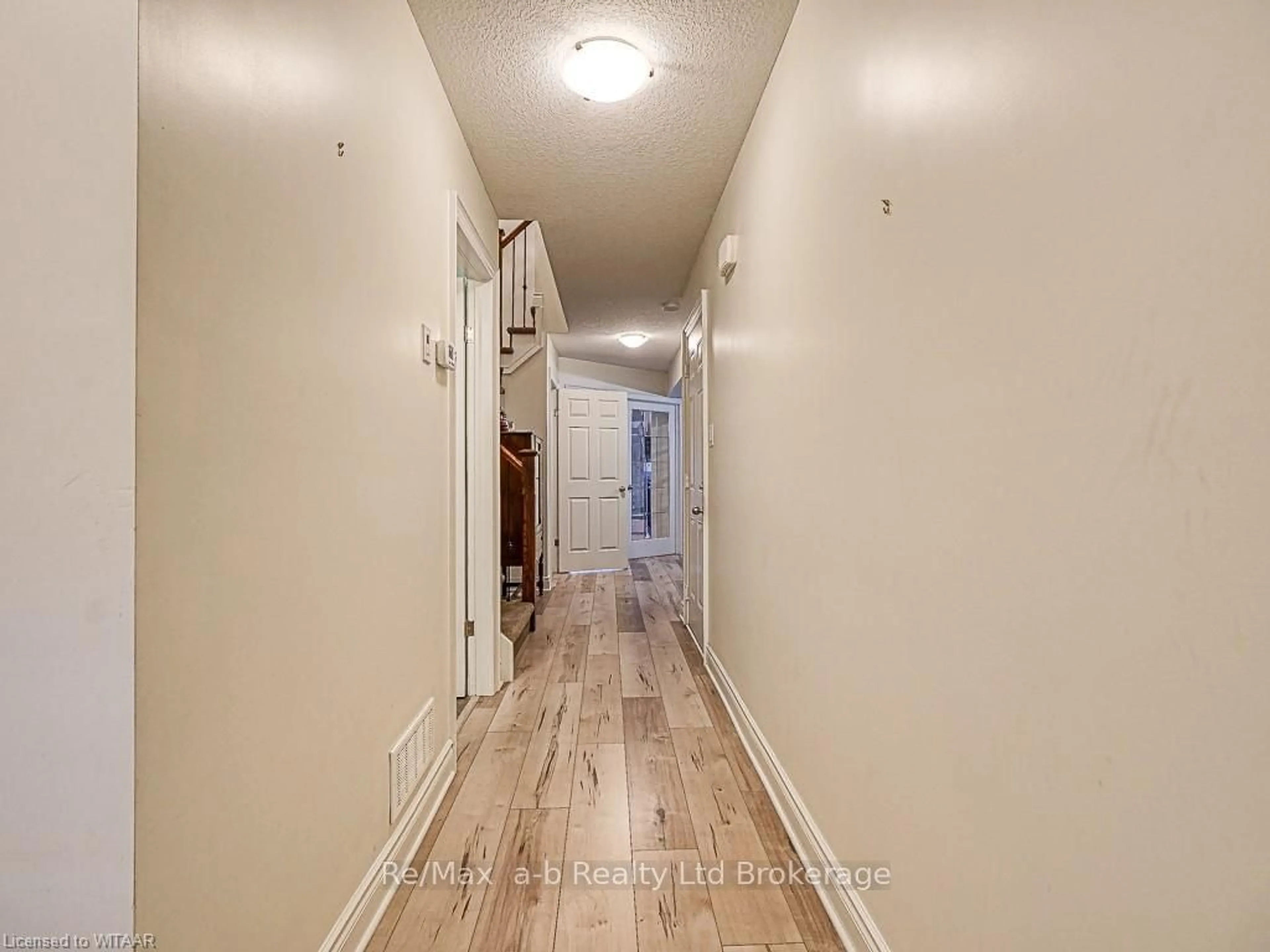 Indoor entryway, wood floors for 175 INGERSOLL St #19, Ingersoll Ontario N5C 0B9