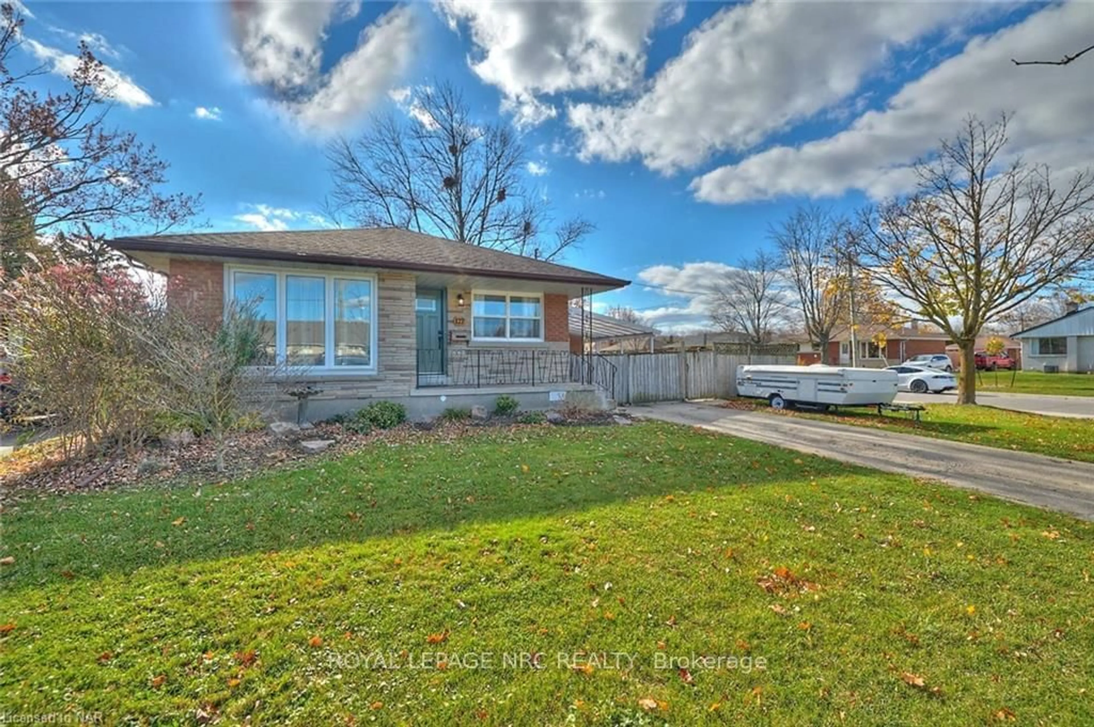 A pic from exterior of the house or condo, the fenced backyard for 127 WINDSOR St, Welland Ontario L3C 5K5