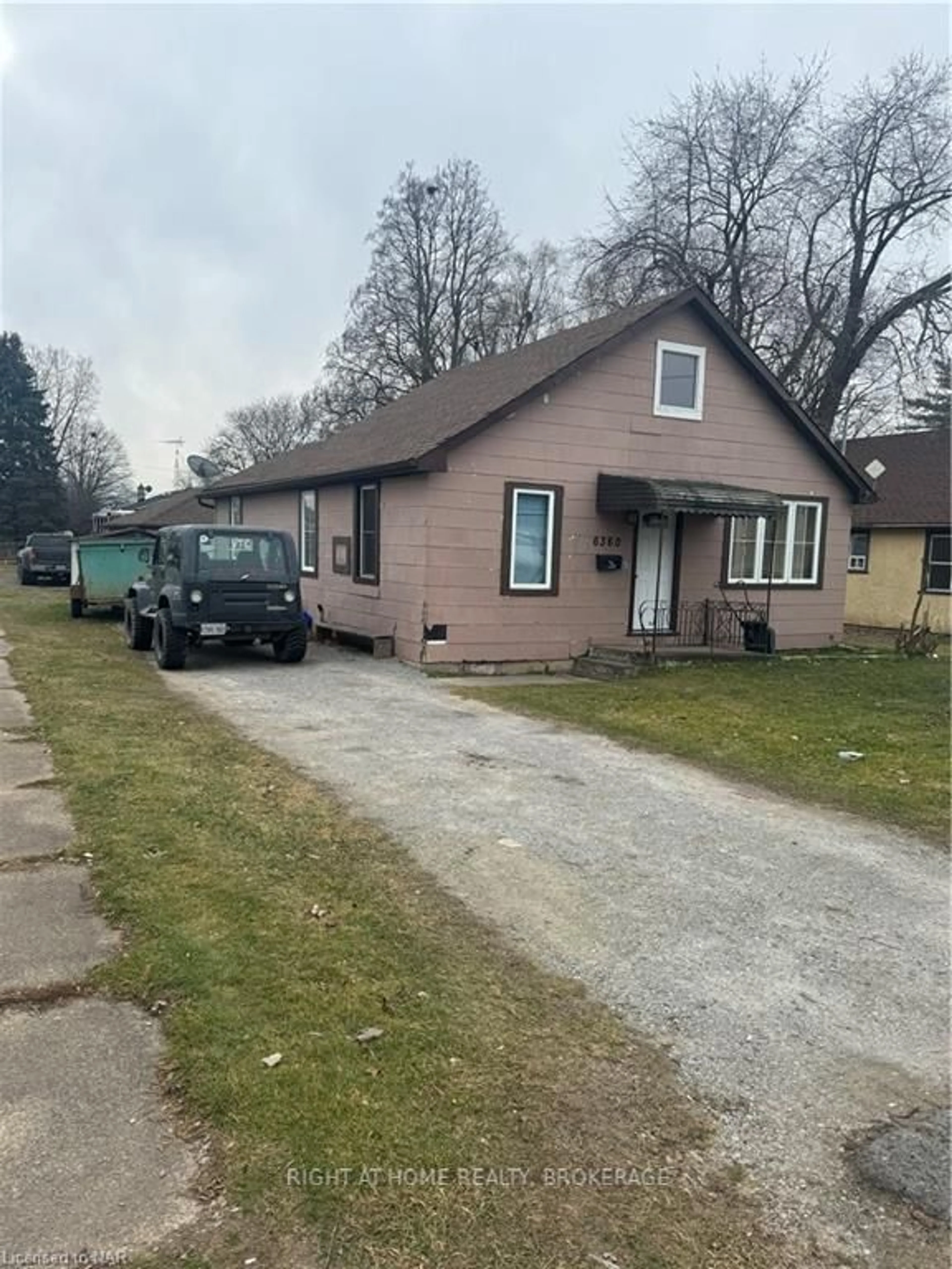 Frontside or backside of a home, cottage for 6360 MCLEOD Rd, Niagara Falls Ontario L2G 3G1