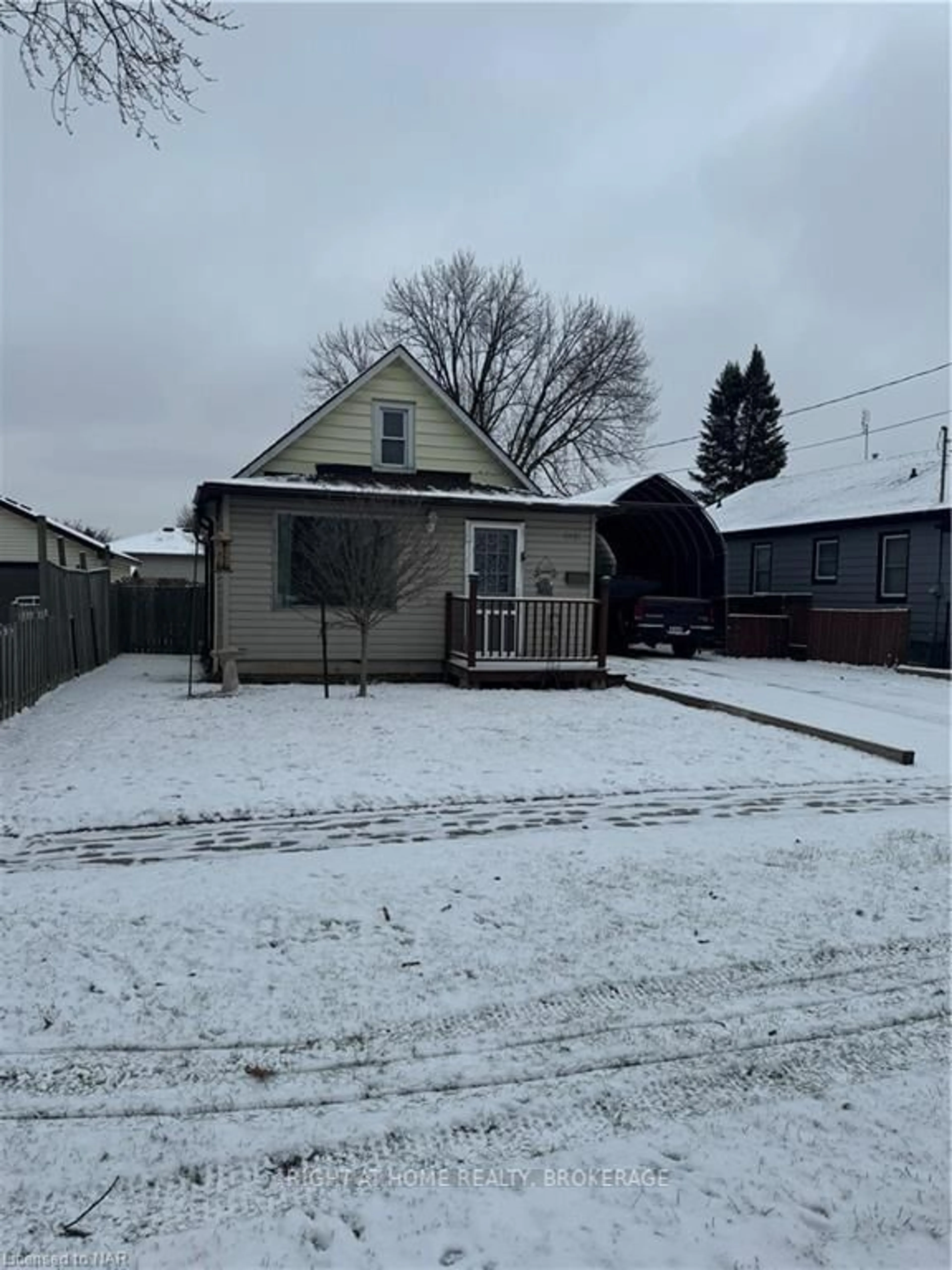 Frontside or backside of a home, the fenced backyard for 6481 BELLEVUE St, Niagara Falls Ontario L2E 1Y9