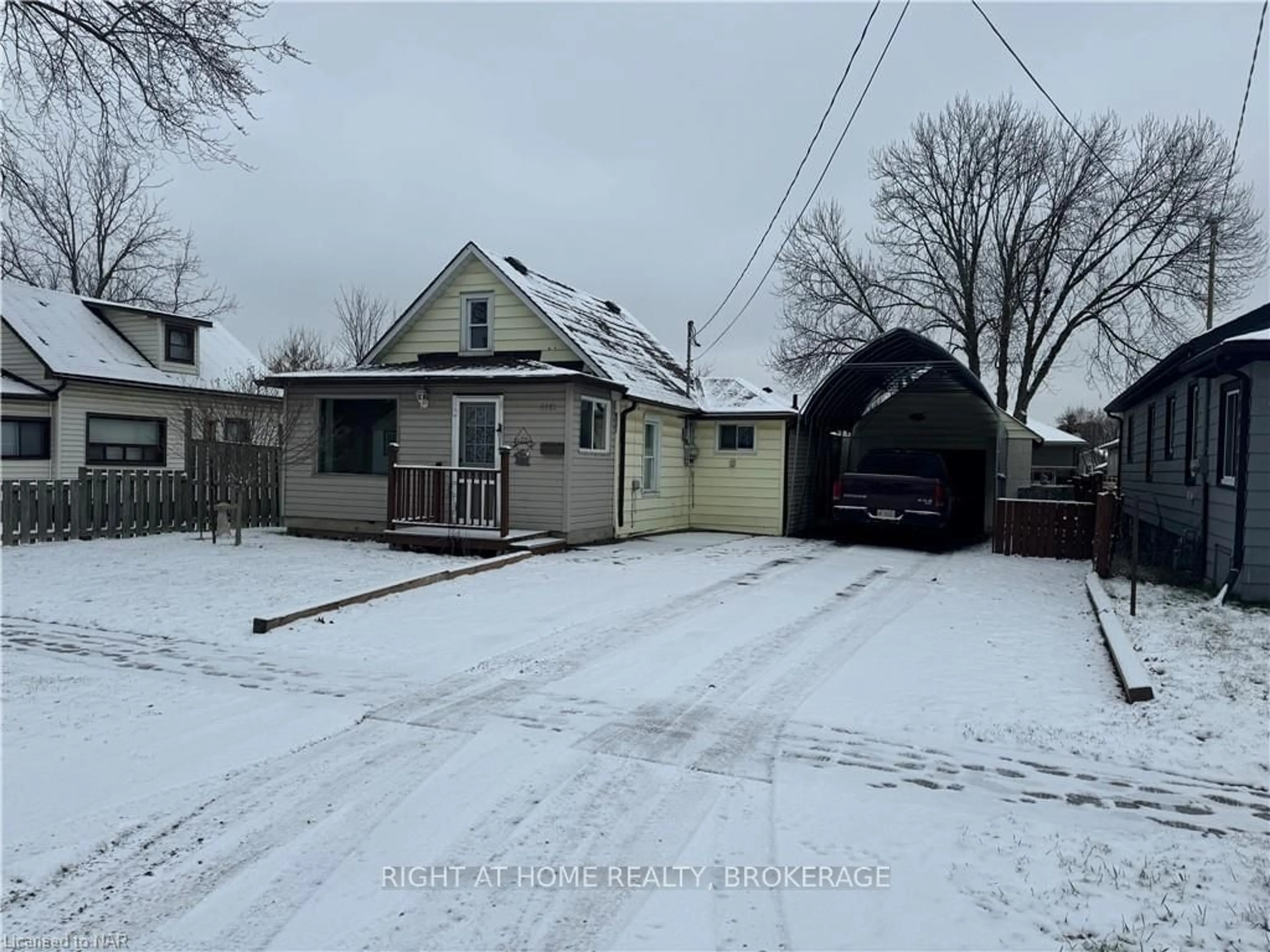 Frontside or backside of a home, the street view for 6481 BELLEVUE St, Niagara Falls Ontario L2E 1Y9