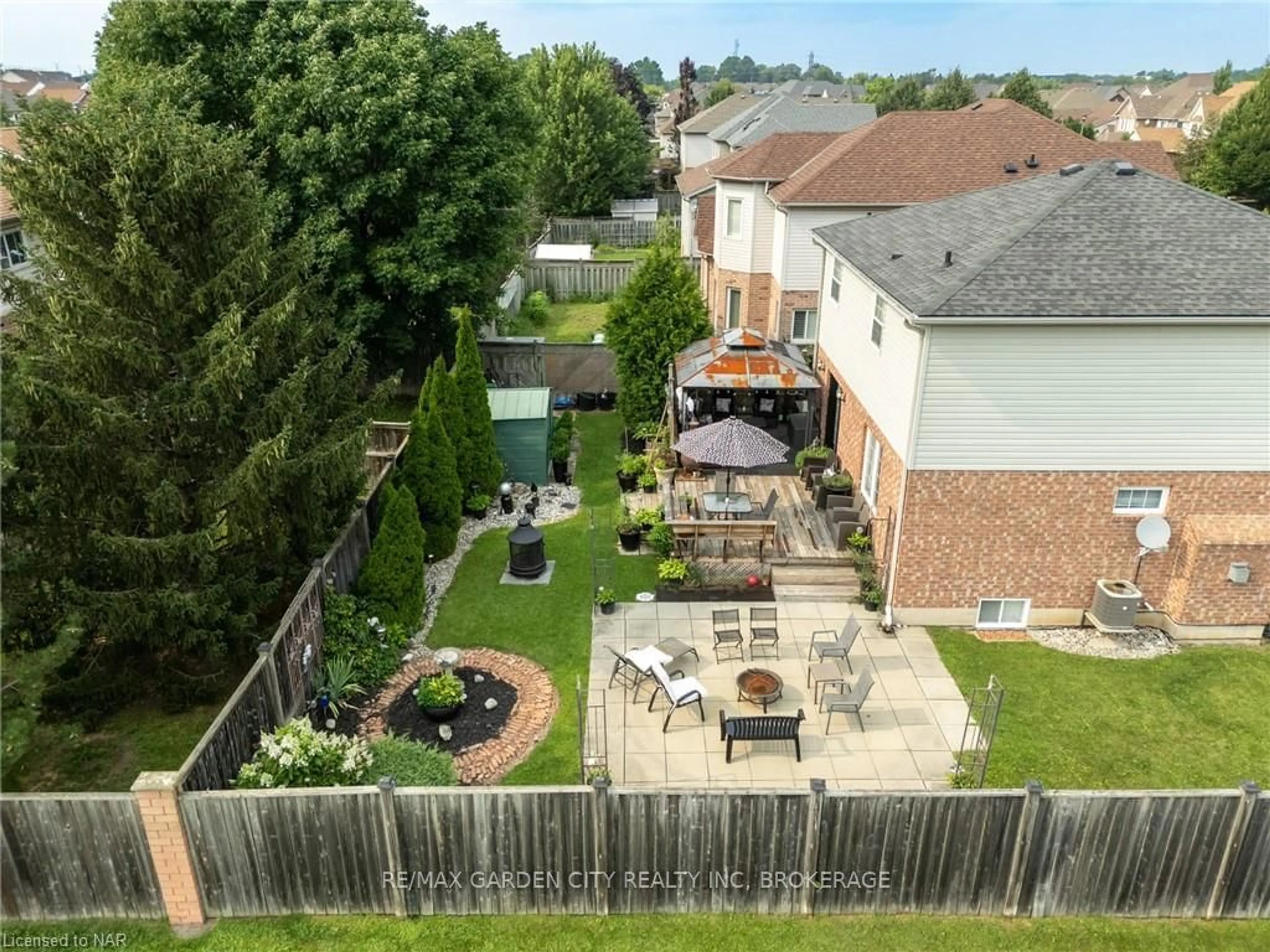 Patio, the fenced backyard for 1 SHAVER Rd, St. Catharines Ontario L2S 3Z2