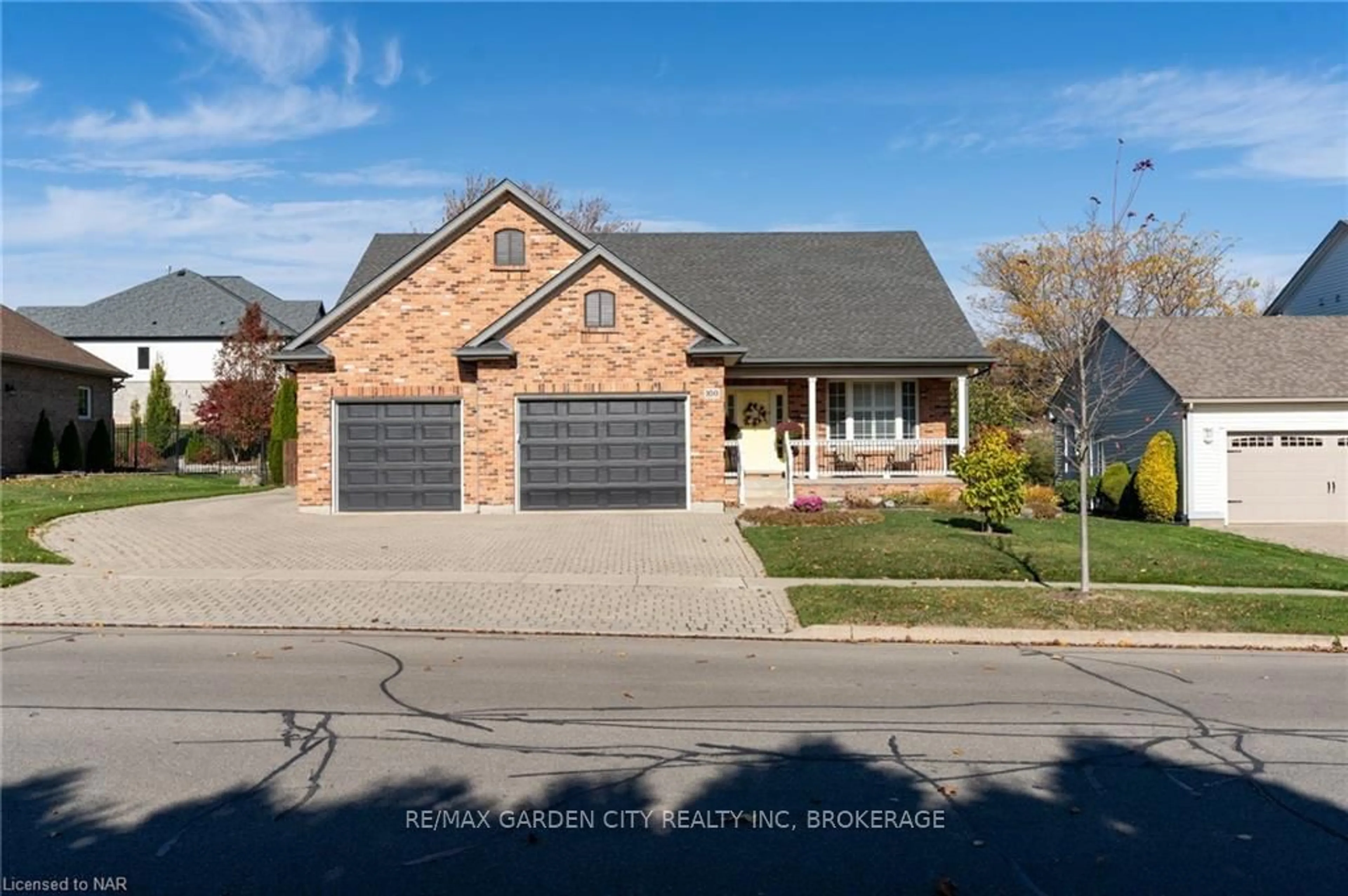 Frontside or backside of a home, the street view for 100 THOROLD Rd, Welland Ontario L3C 7A6