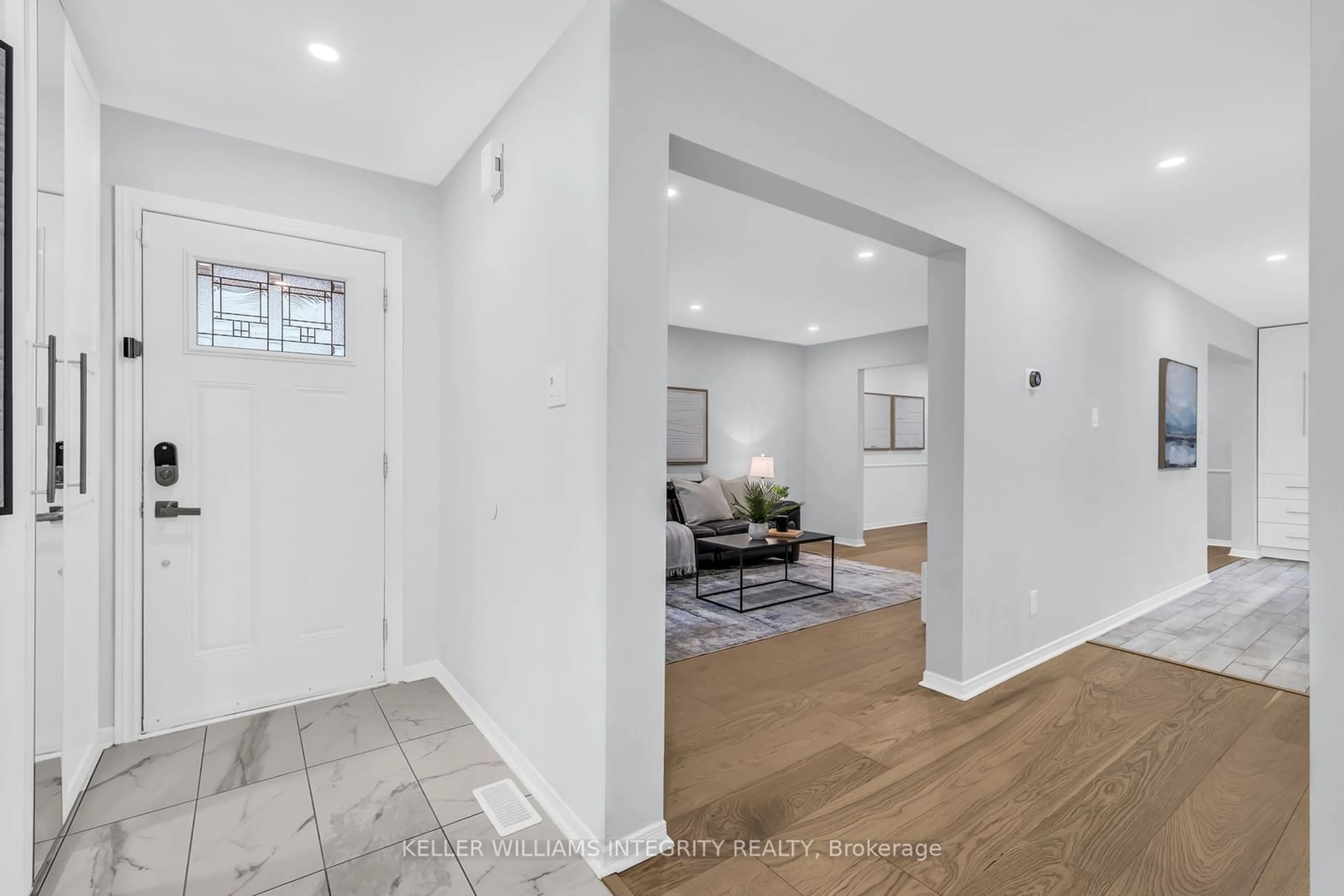 Indoor entryway, wood floors for 700 Levac Dr, Orleans - Cumberland and Area Ontario K4A 2R1