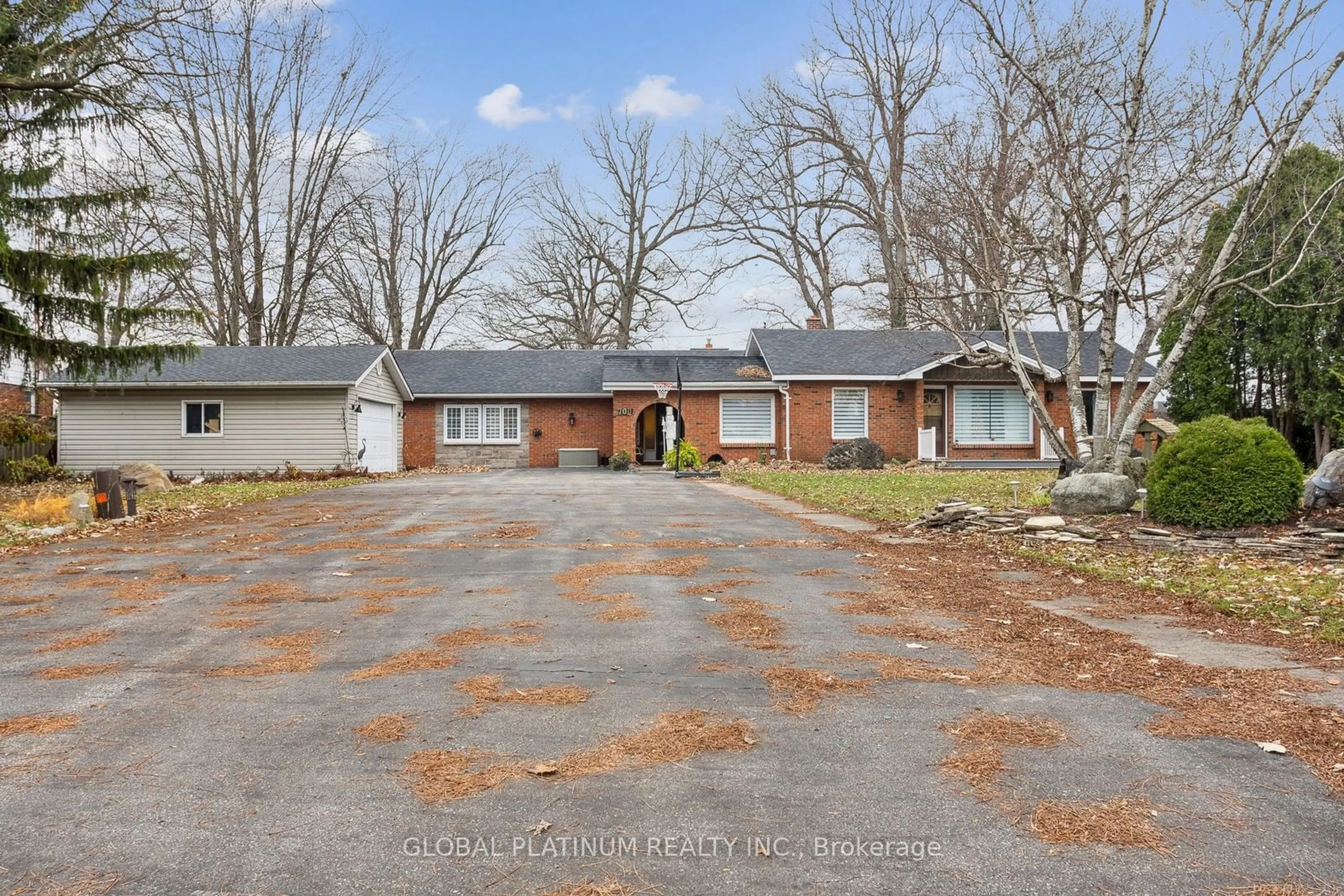 Frontside or backside of a home, the street view for 700 Murray St, Chatham-Kent Ontario N8A 1W3