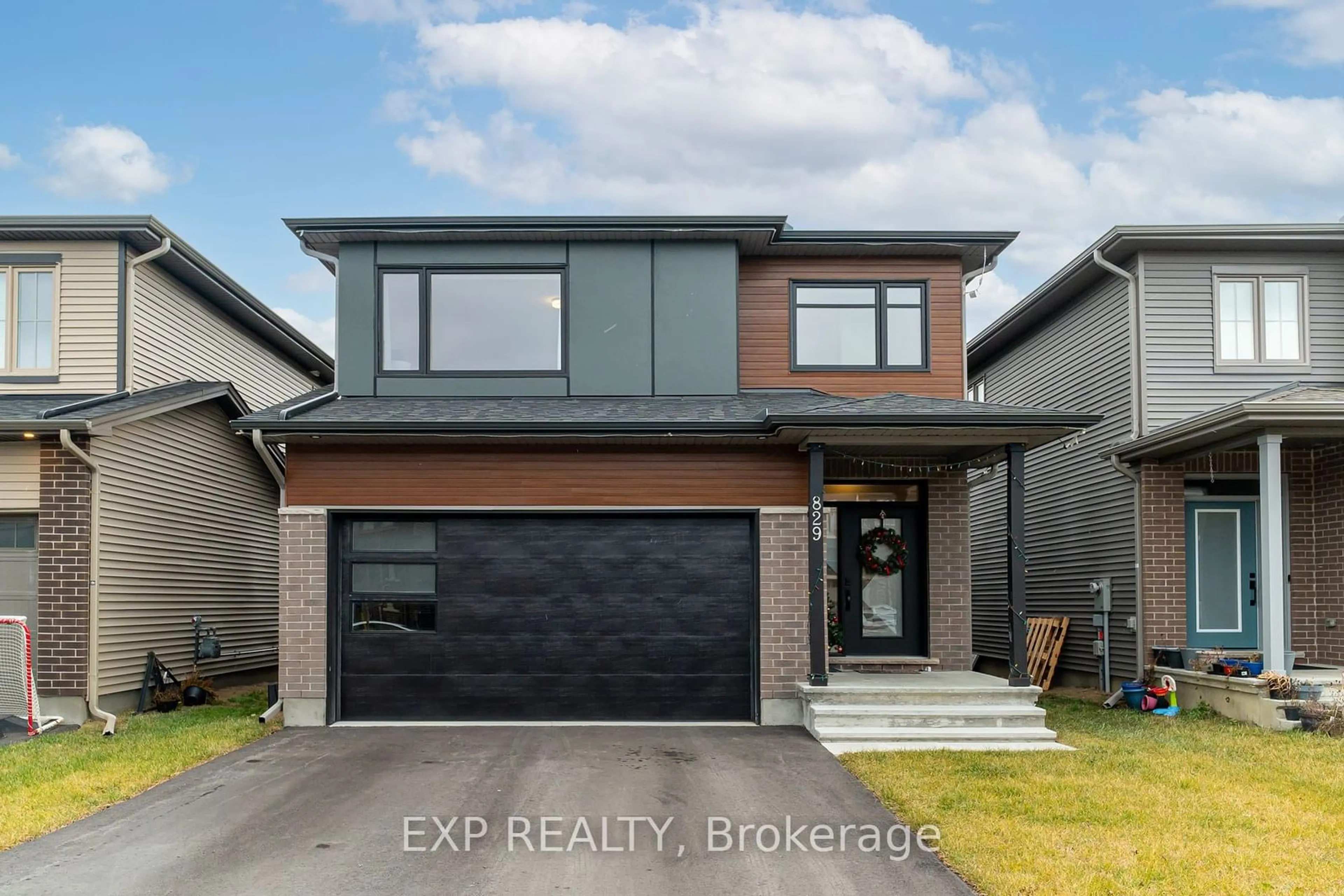 Frontside or backside of a home, the street view for 829 Sendero Way, Stittsville - Munster - Richmond Ontario K2S 2W8