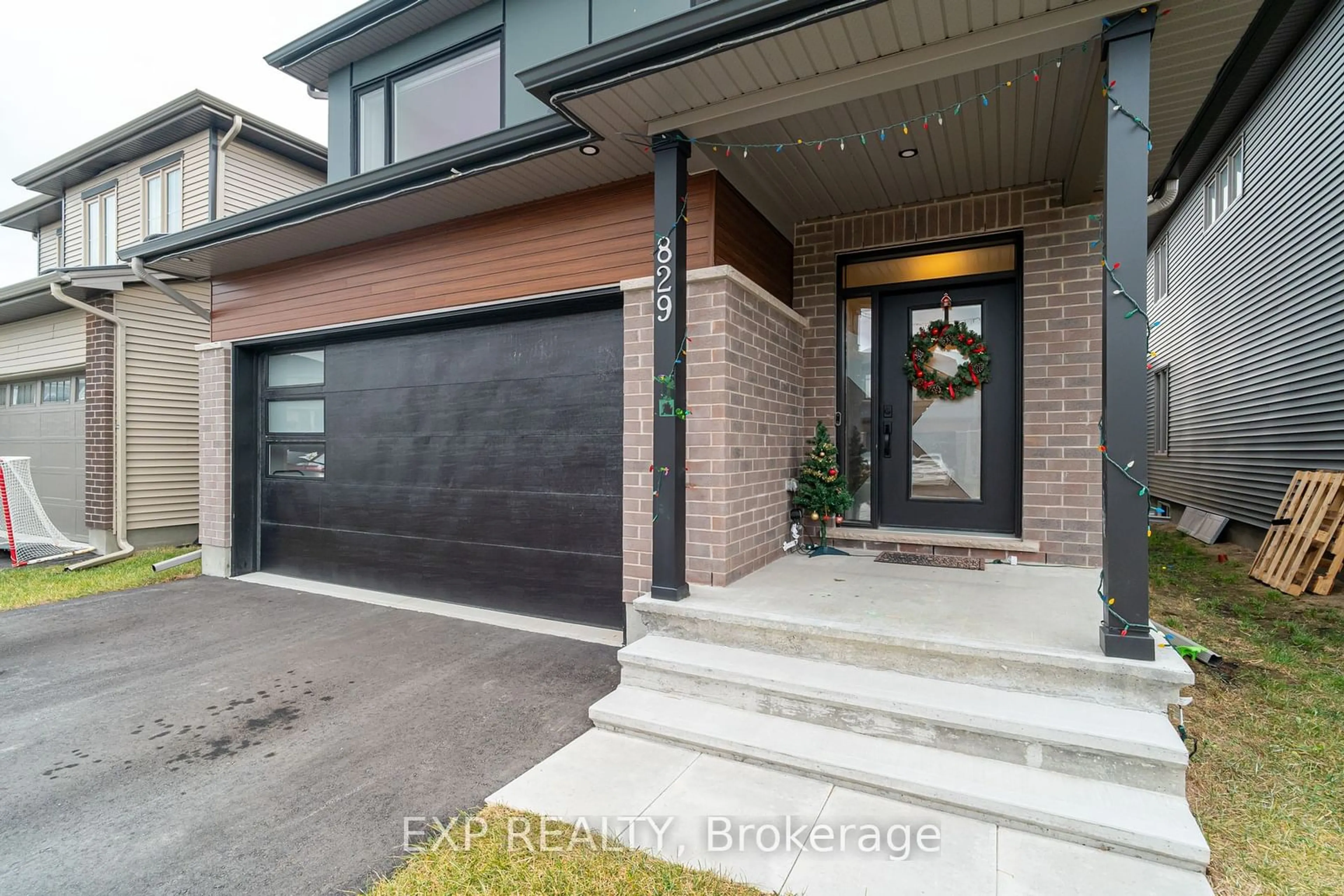 Home with brick exterior material for 829 Sendero Way, Stittsville - Munster - Richmond Ontario K2S 2W8