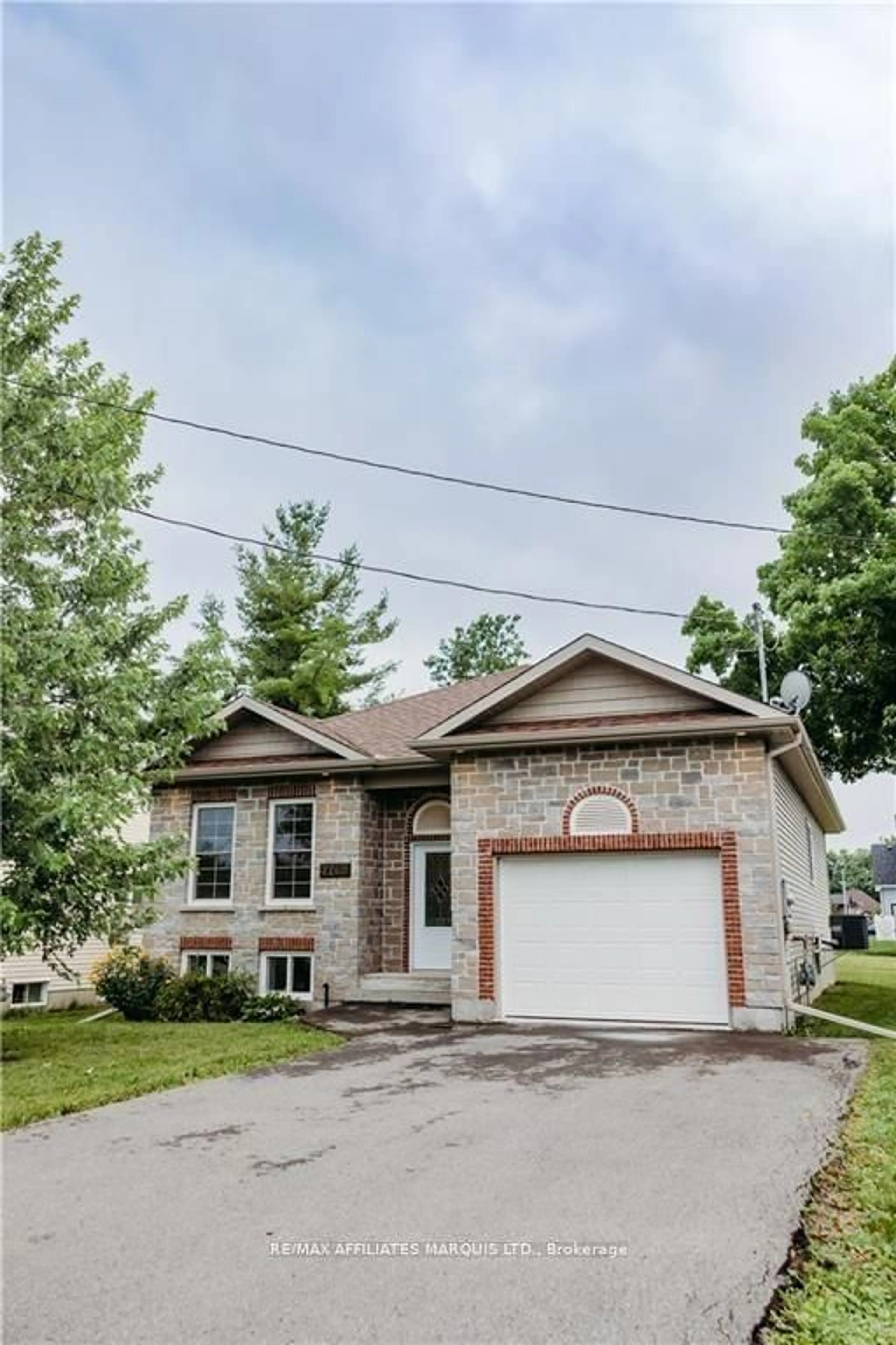 Frontside or backside of a home, cottage for 2240 Pitt St, Cornwall Ontario K6K 1A4