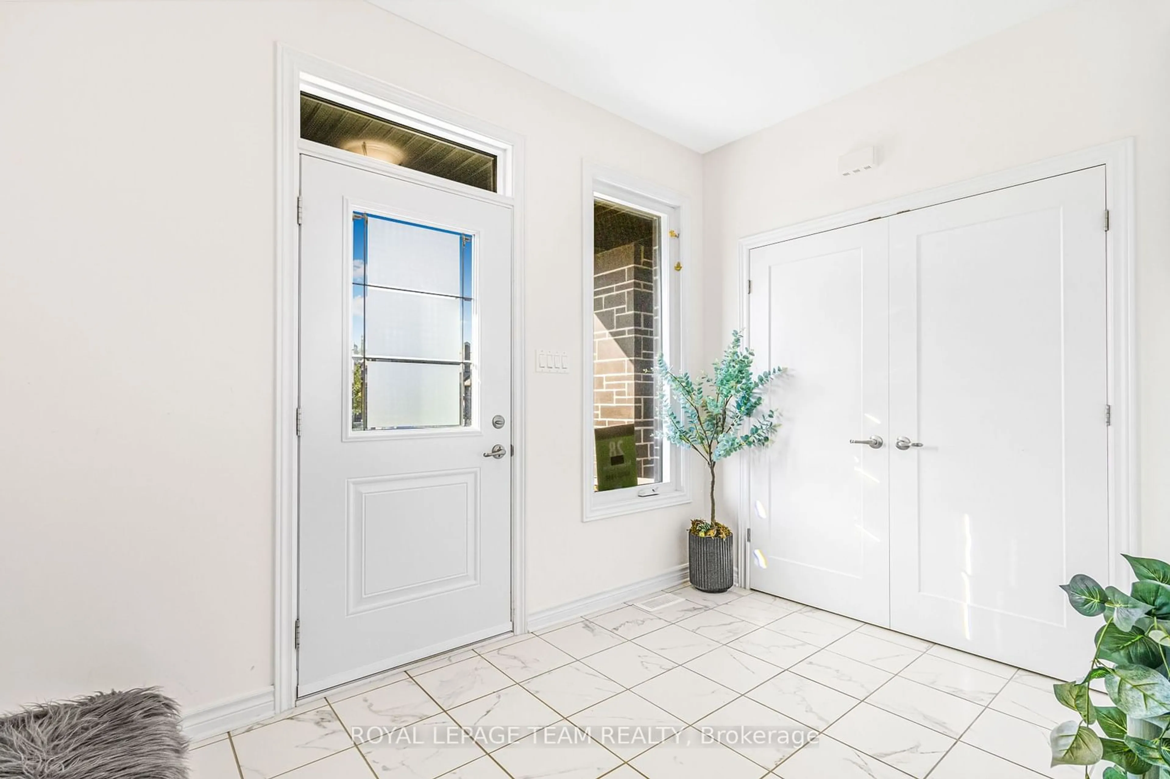 Indoor entryway, ceramic floors for 28 SEABERT Dr, Arnprior Ontario K7S 0H9