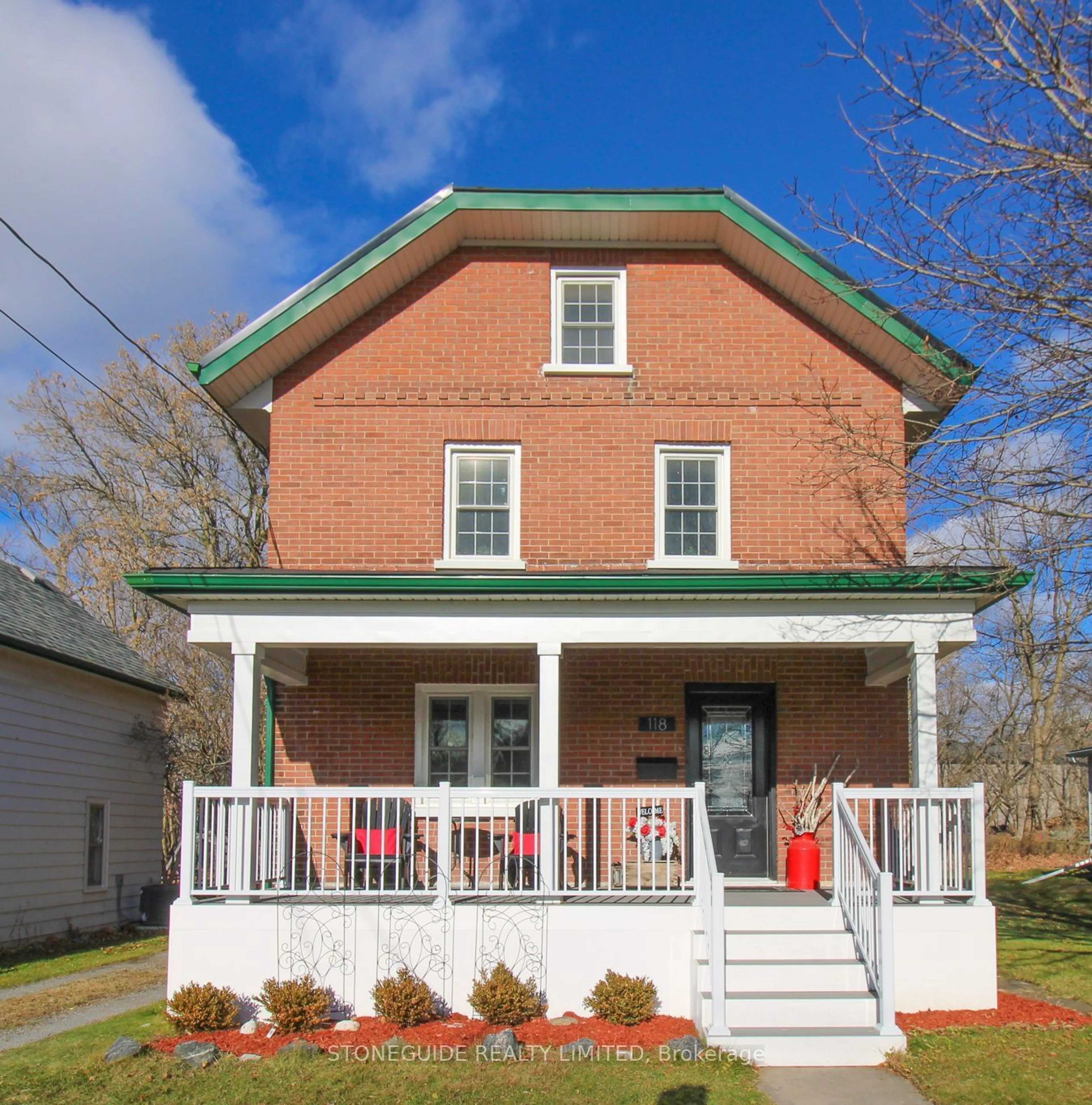 Home with brick exterior material for 118 SOPHIA St, Peterborough Ontario K9H 1E3