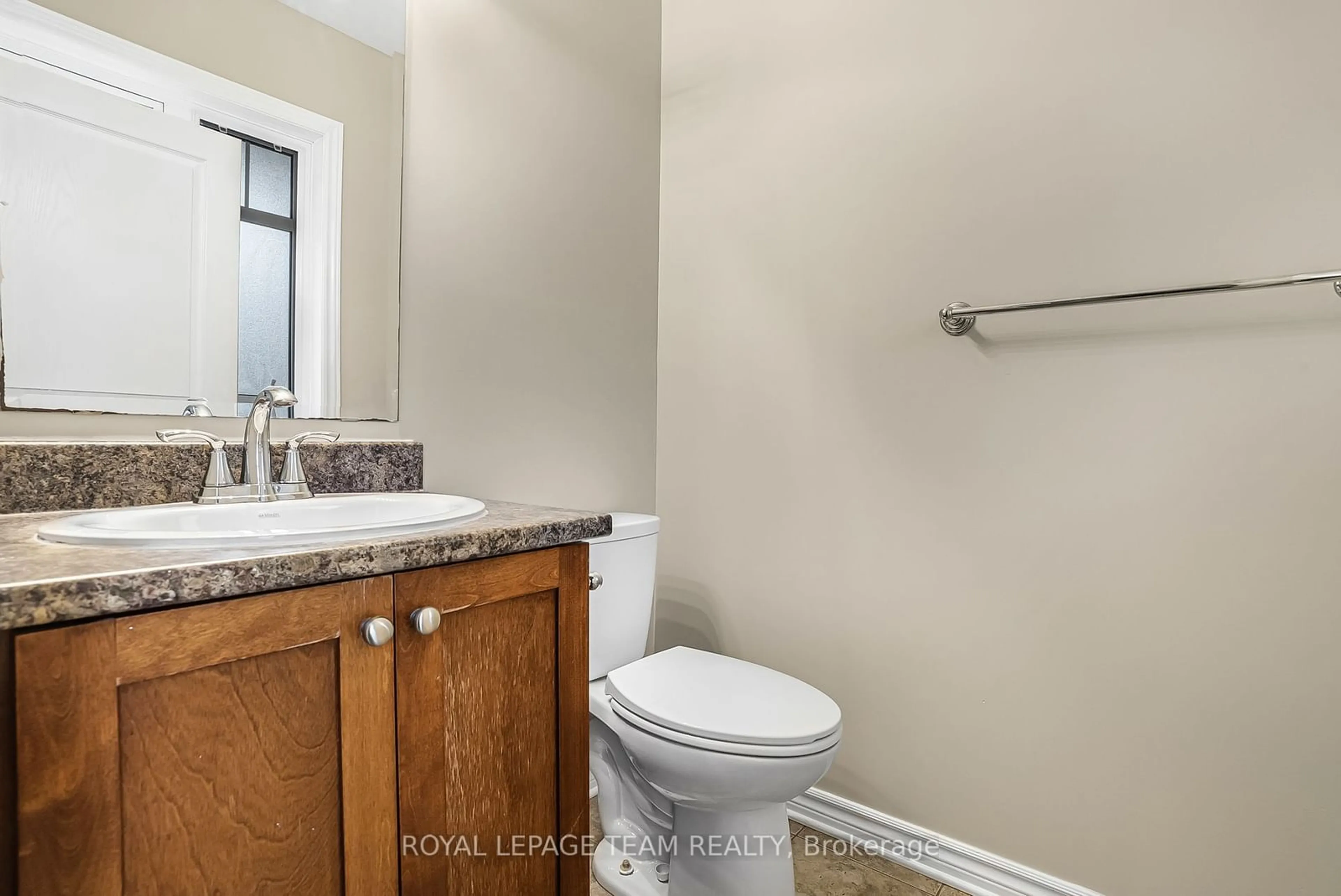 Bathroom, wood floors for 74 MADELON Dr, Barrhaven Ontario K2J 5C5