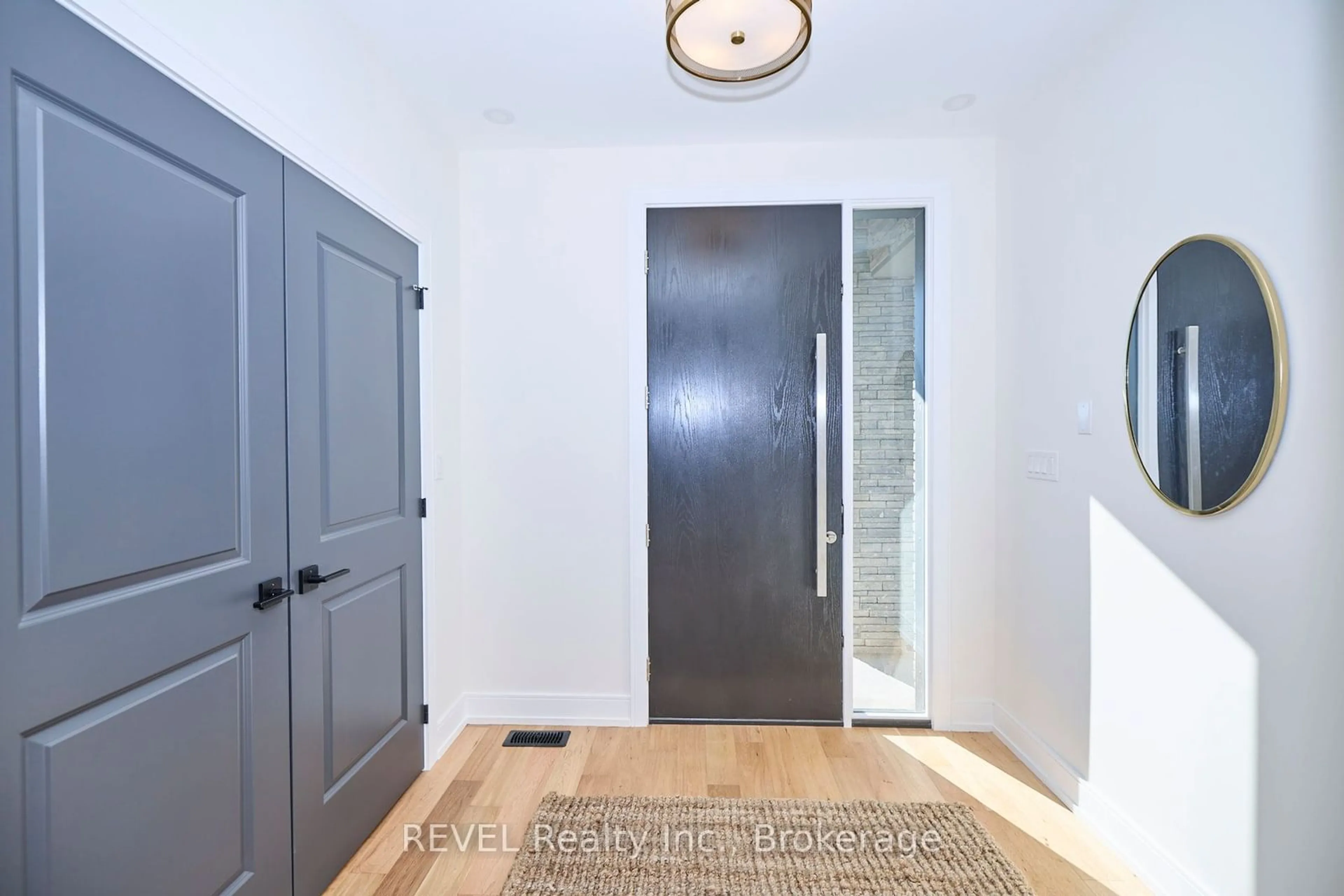 Indoor entryway, wood floors for 87 Port Robinson Rd, Pelham Ontario L3B 5N5