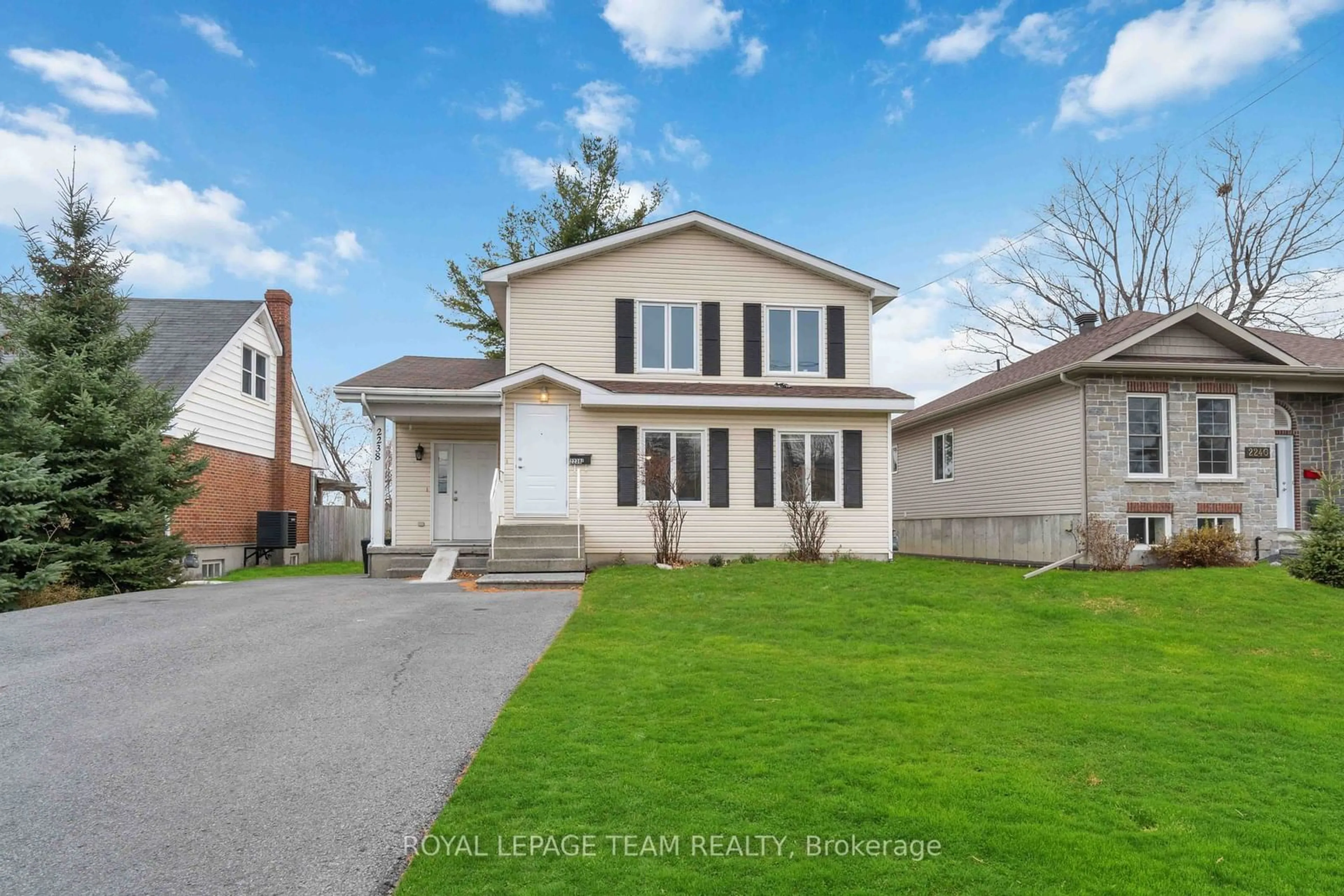 Frontside or backside of a home, the street view for 2238 Pitt St, Cornwall Ontario K6K 1A3