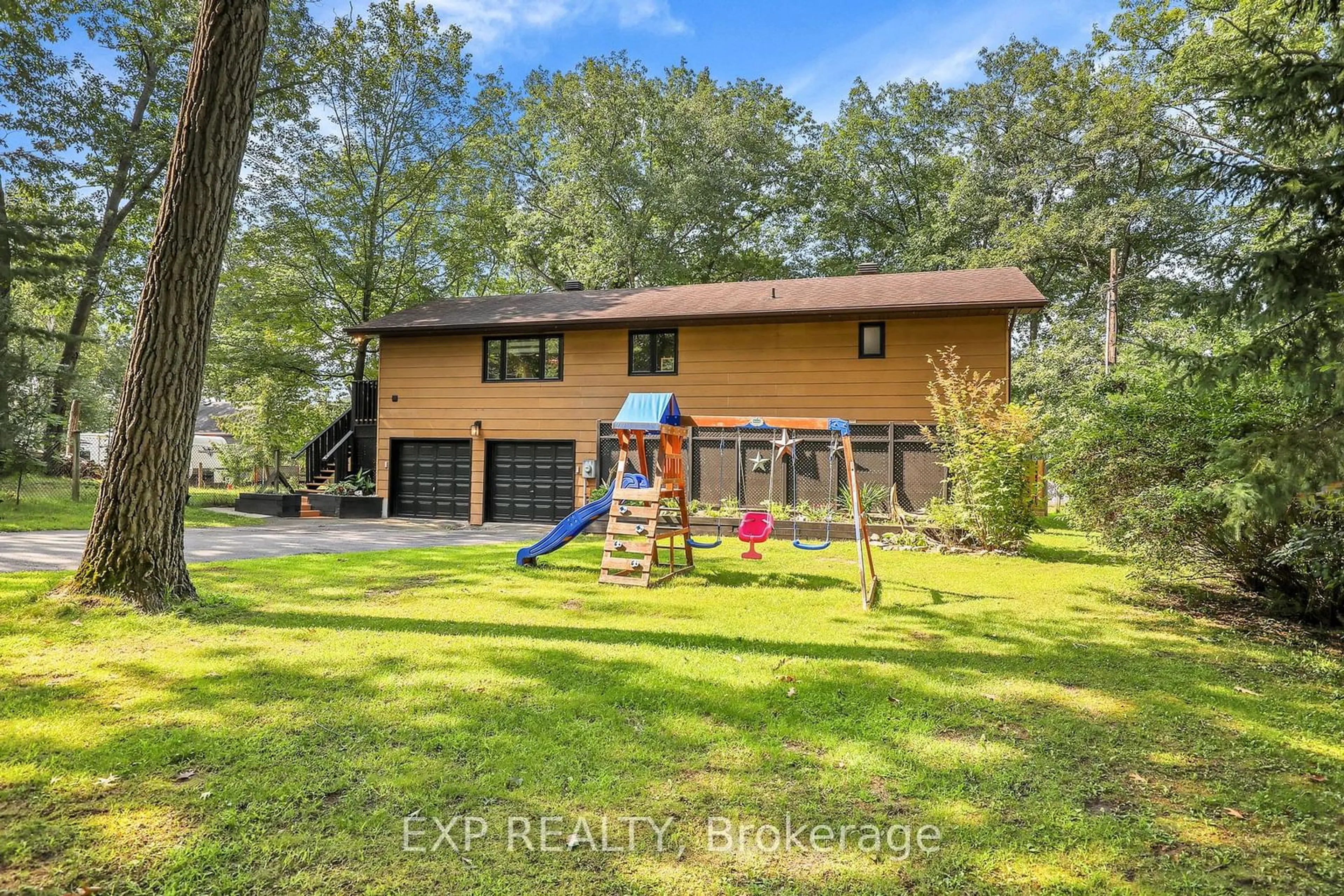 Frontside or backside of a home, cottage for 1034 Bayview Dr, Constance Bay - Dunrobin - Kilmaurs - Woodlawn Ontario K0A 3M0