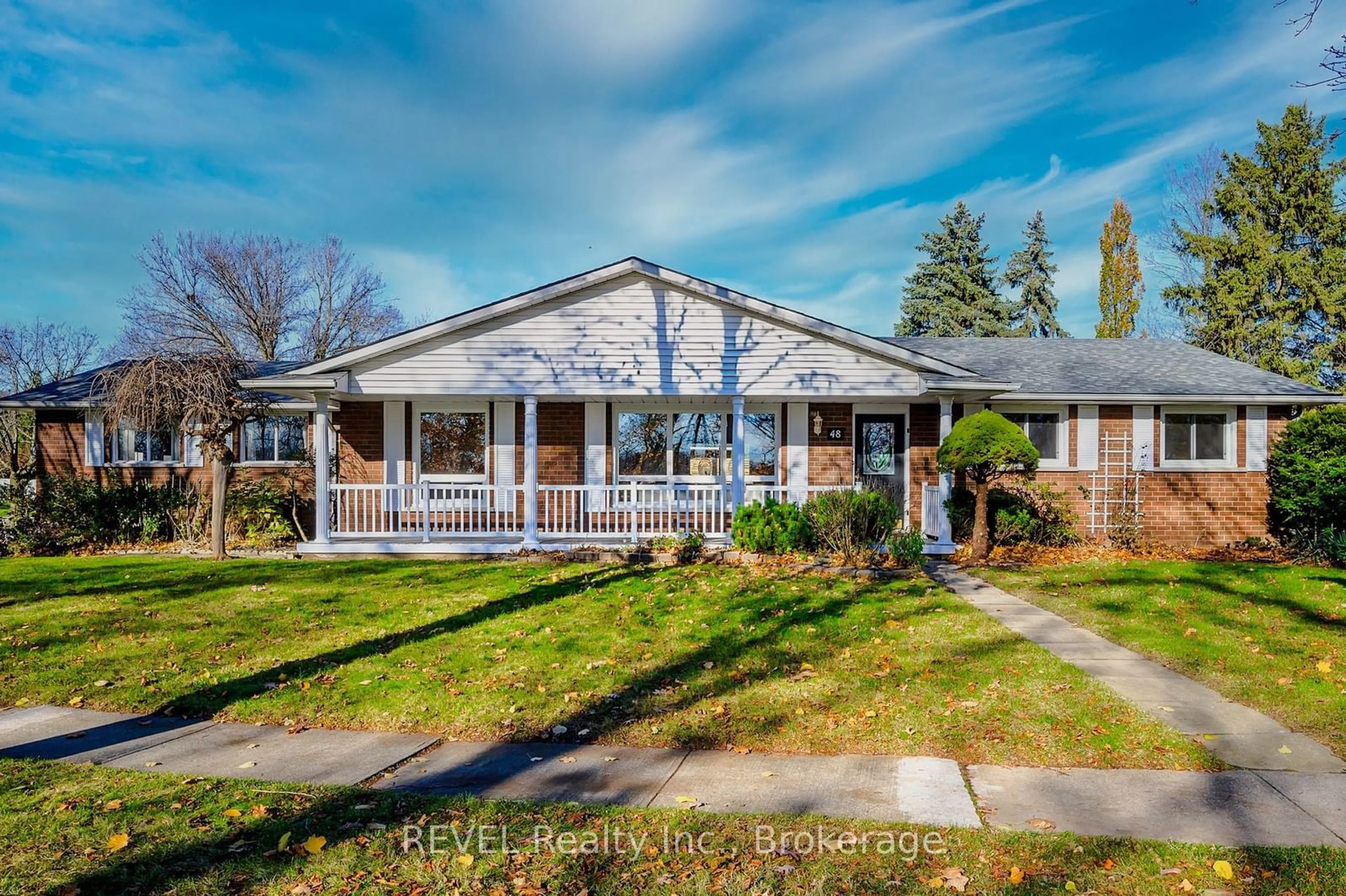 Frontside or backside of a home, the street view for 48 Port Master Dr, St. Catharines Ontario L2N 7H7