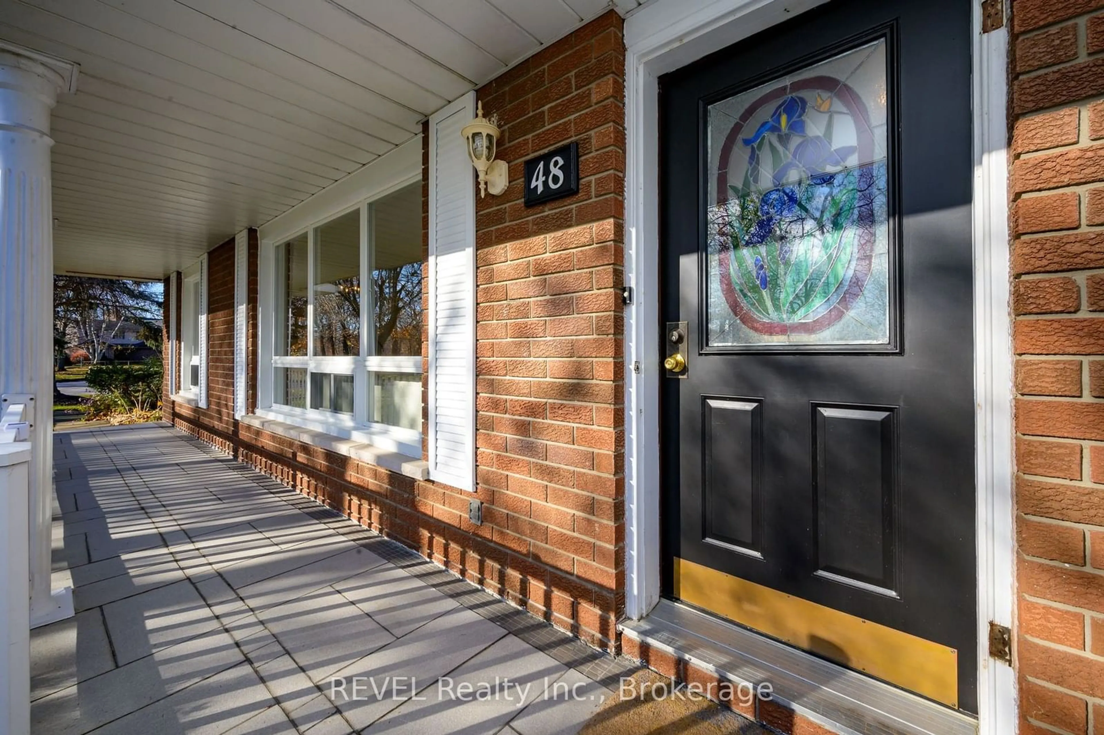 Indoor entryway, wood floors for 48 Port Master Dr, St. Catharines Ontario L2N 7H7