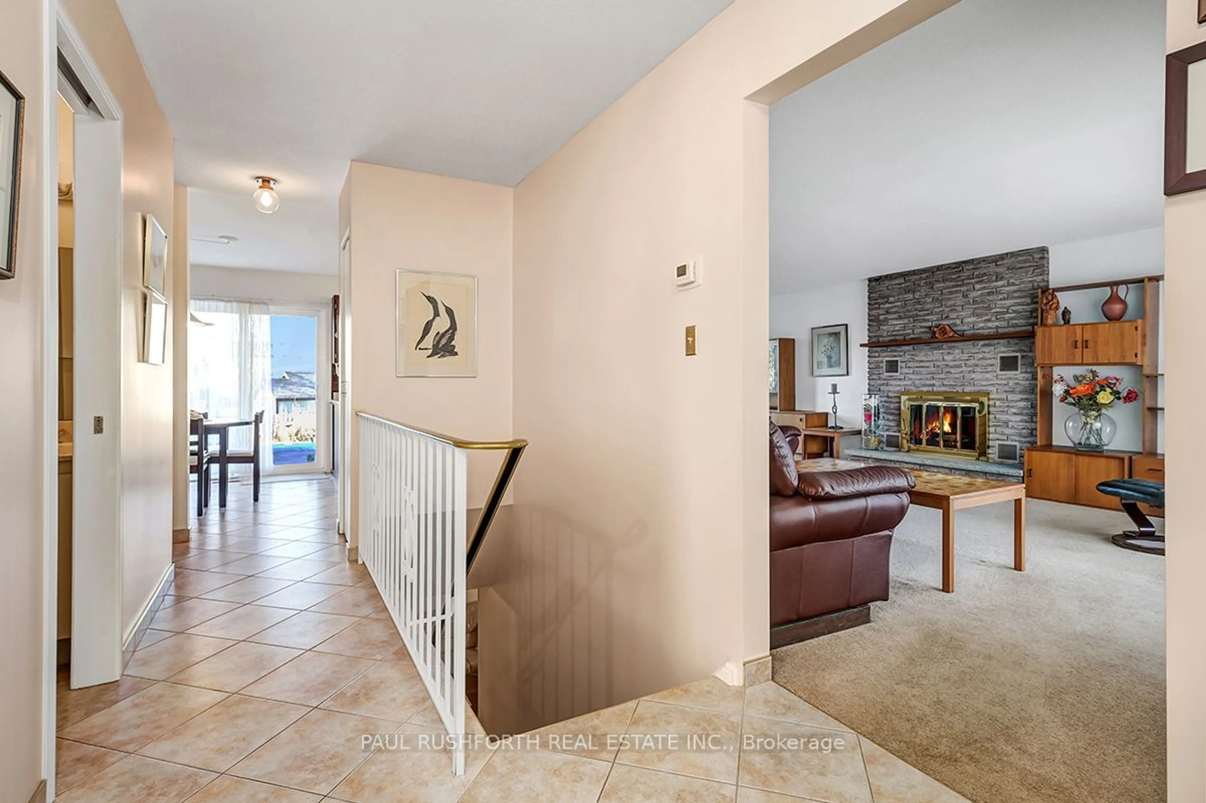 Indoor foyer, wood floors for 882 Explorer Lane, Orleans - Convent Glen and Area Ontario K1C 2S2