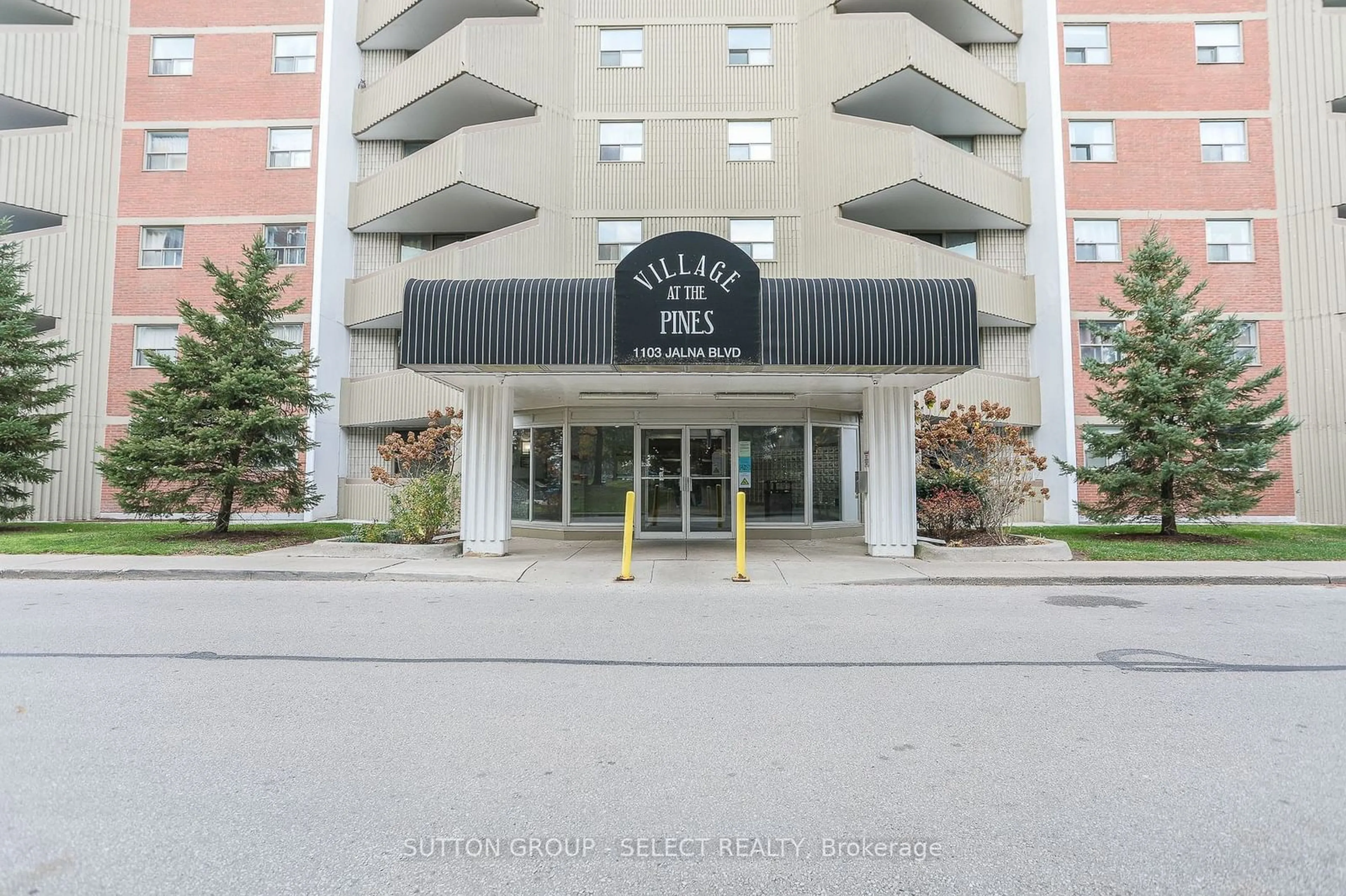 A pic from exterior of the house or condo, the front or back of building for 1103 Jalna Blvd #110, London Ontario N6E 1W8