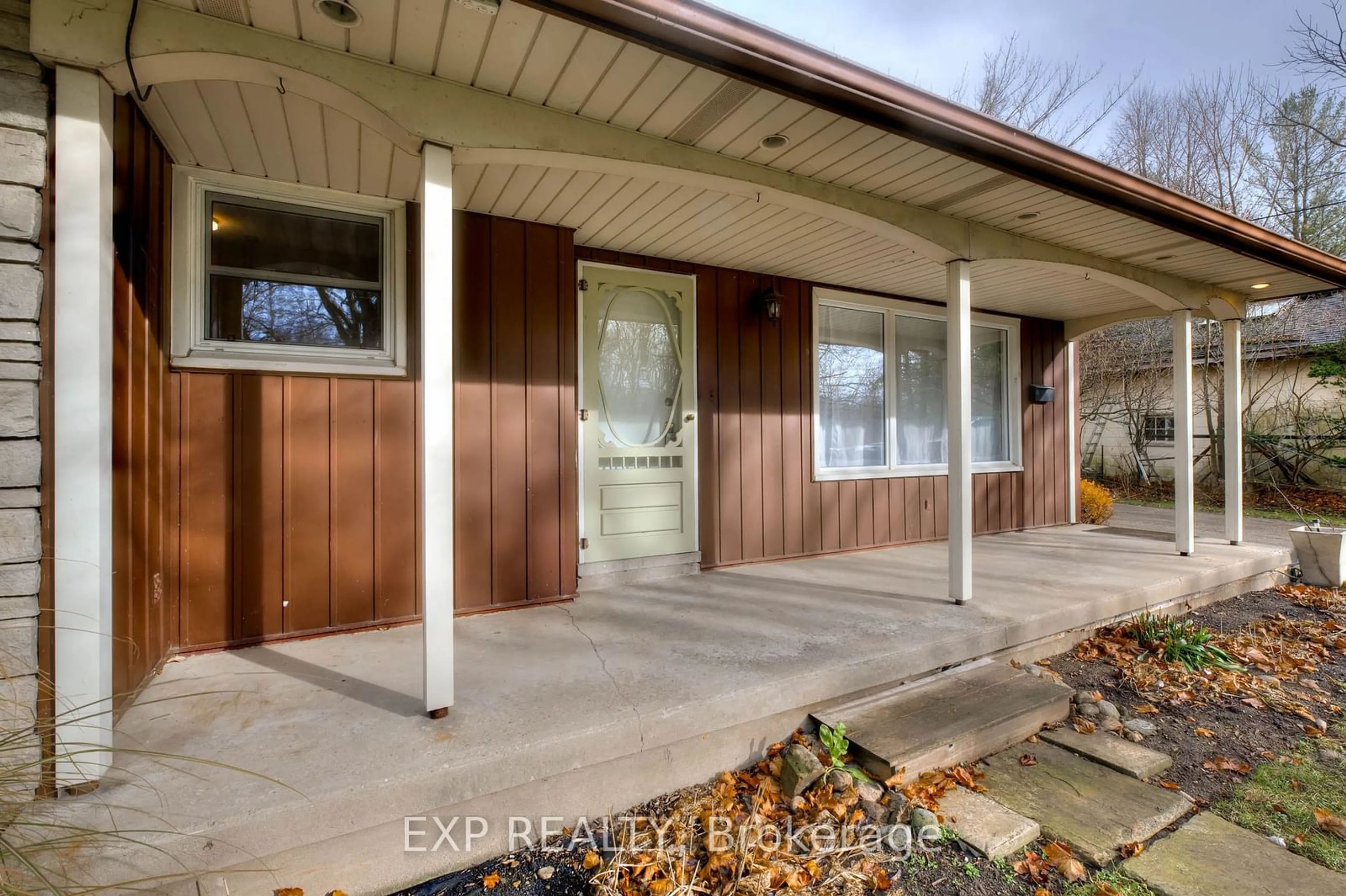 Indoor entryway, wood floors for 33 Golf Course Rd, Woolwich Ontario N0B 1N0