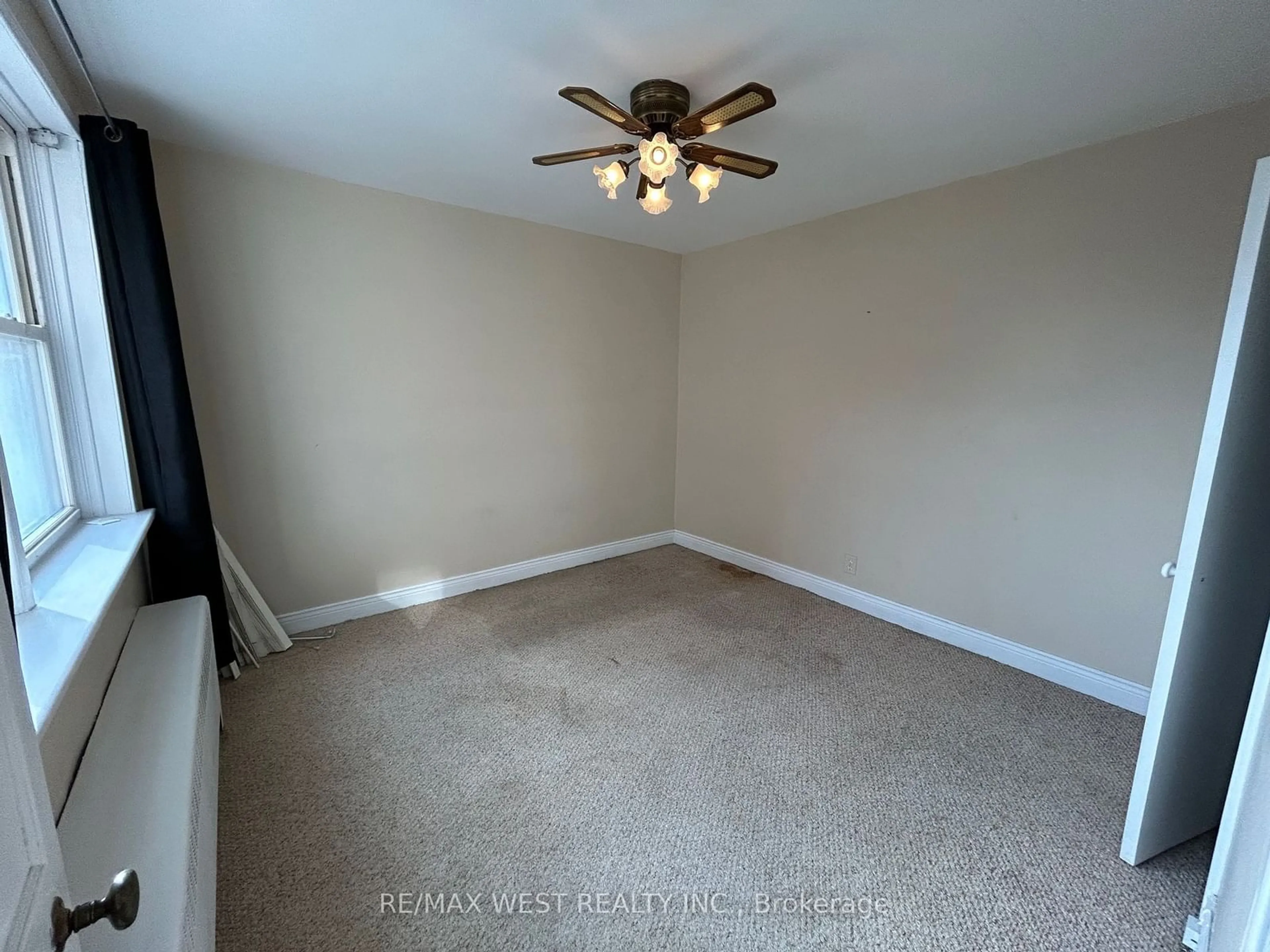 A pic of a room, not visible floor for 5 East 36th St #208C, Hamilton Ontario L8V 3Y6