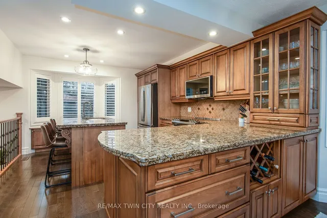 Additional property image - 33 Woodview Cres