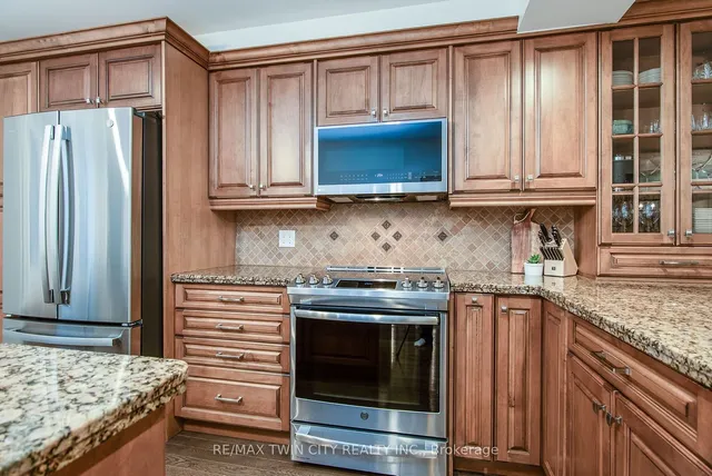 Additional property image - 33 Woodview Cres