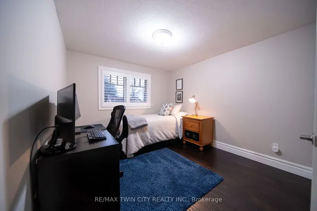 Additional property image - 33 Woodview Cres