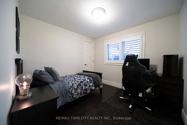 Additional property image - 33 Woodview Cres