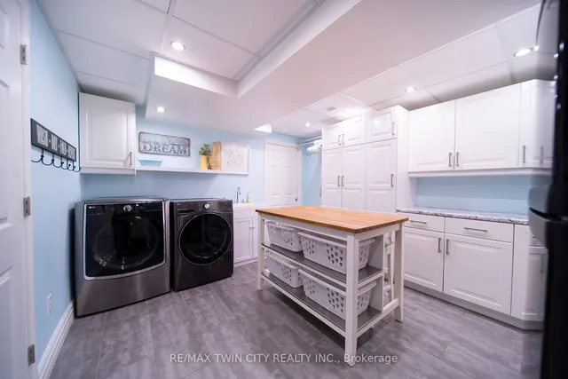 Additional property image - 33 Woodview Cres
