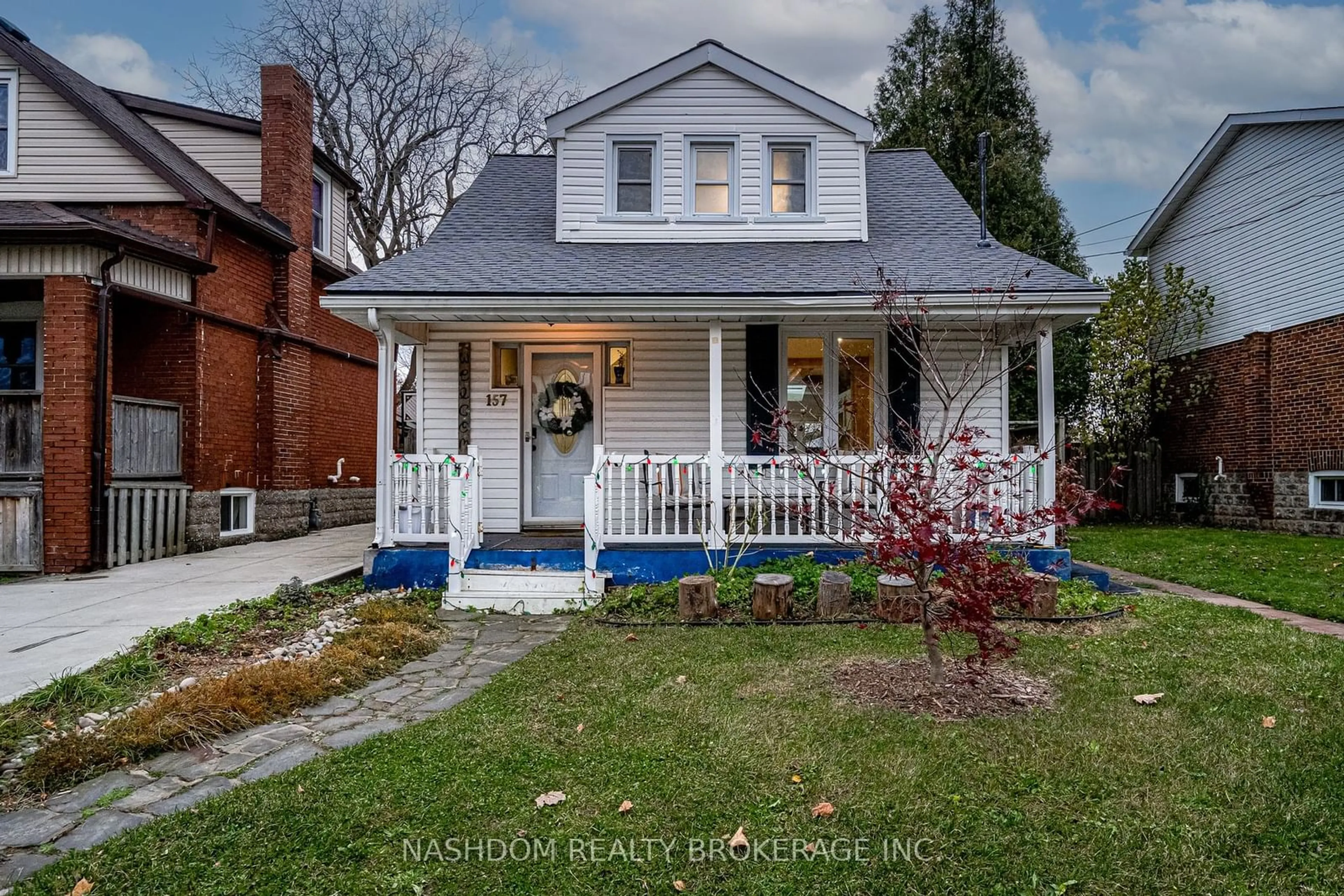 Frontside or backside of a home, cottage for 157 East 19th St, Hamilton Ontario L9A 4S2