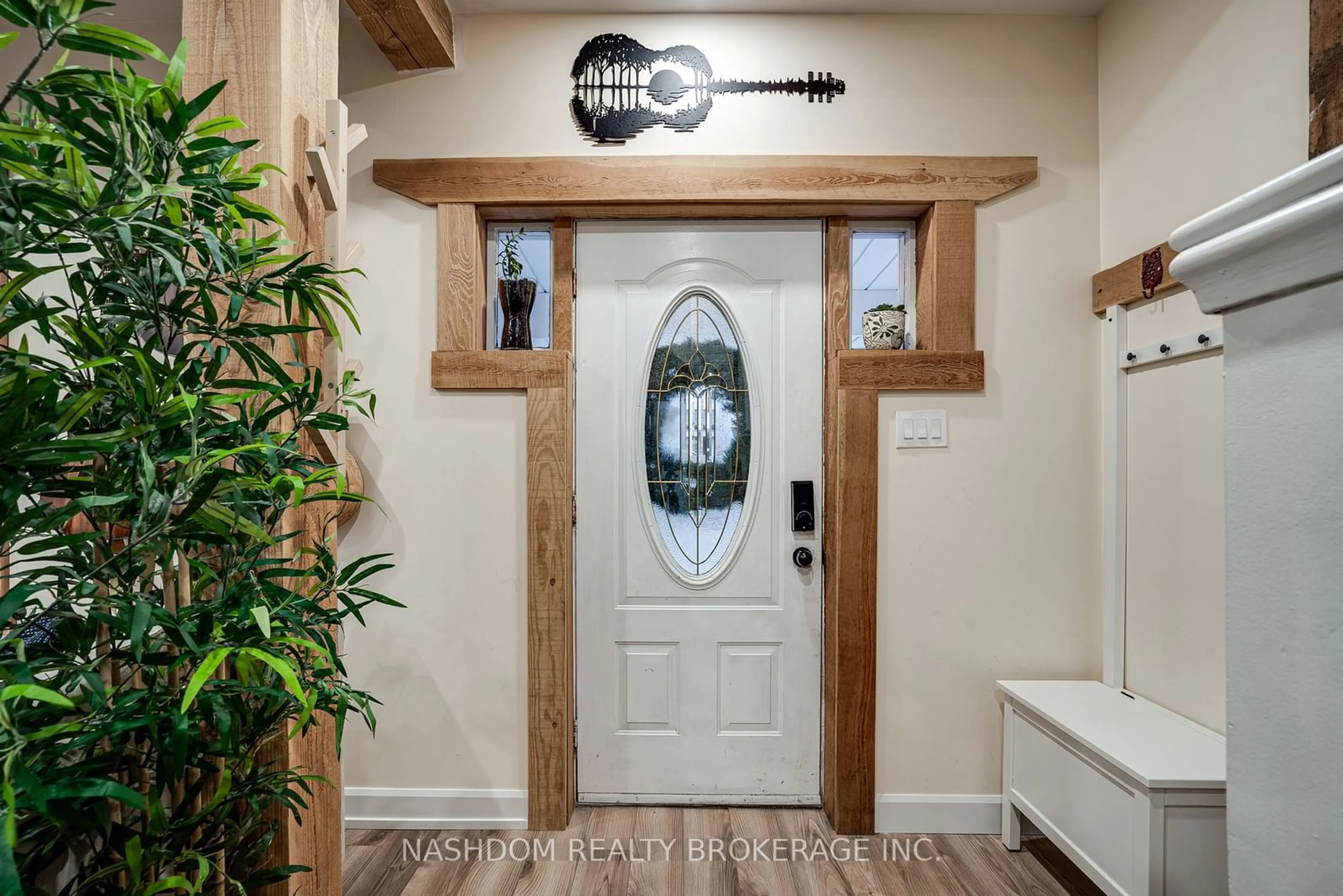 Indoor entryway, wood floors for 157 East 19th St, Hamilton Ontario L9A 4S2