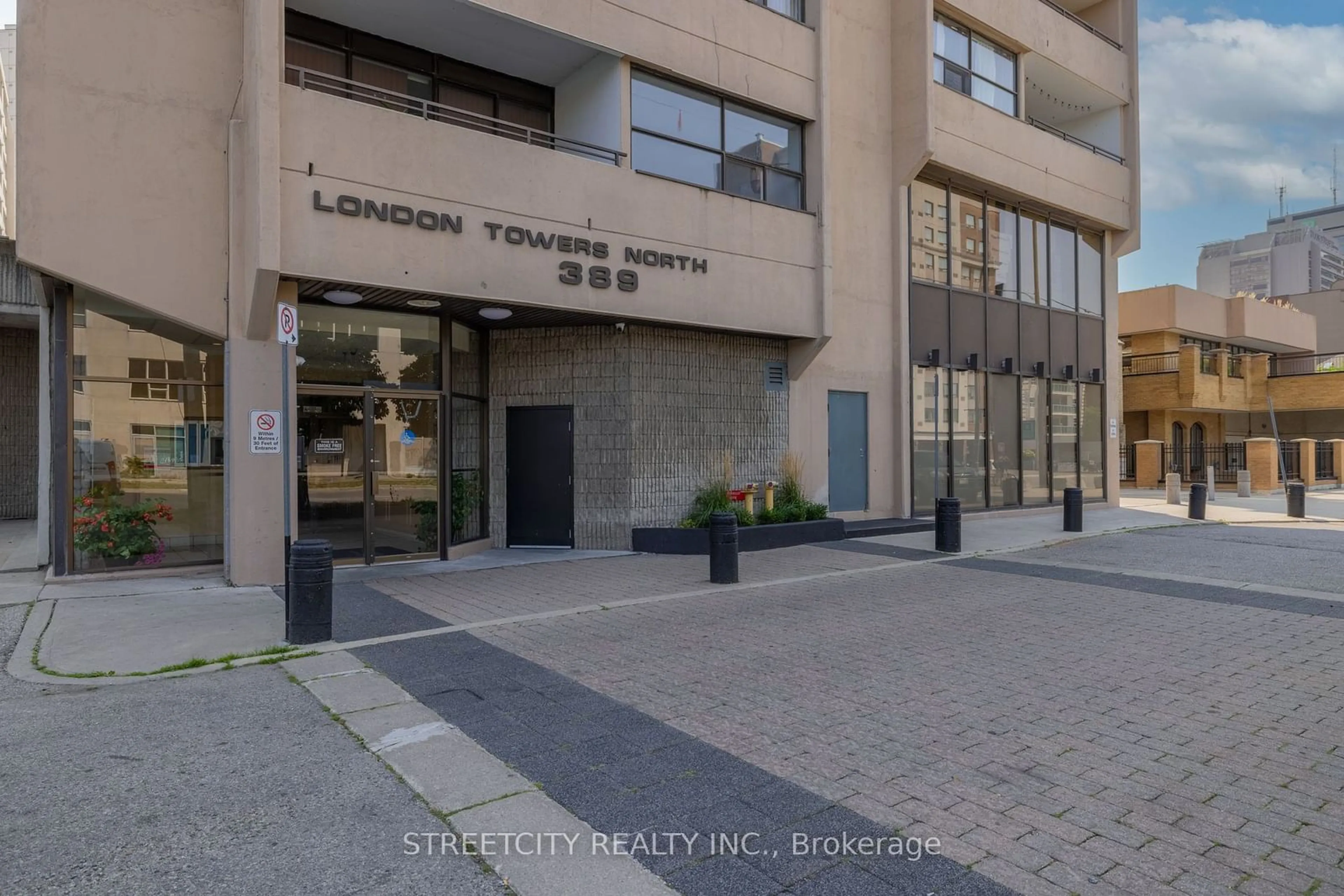 Indoor foyer, unknown floor for 389 Dundas St #1705, London Ontario N6B 3L5