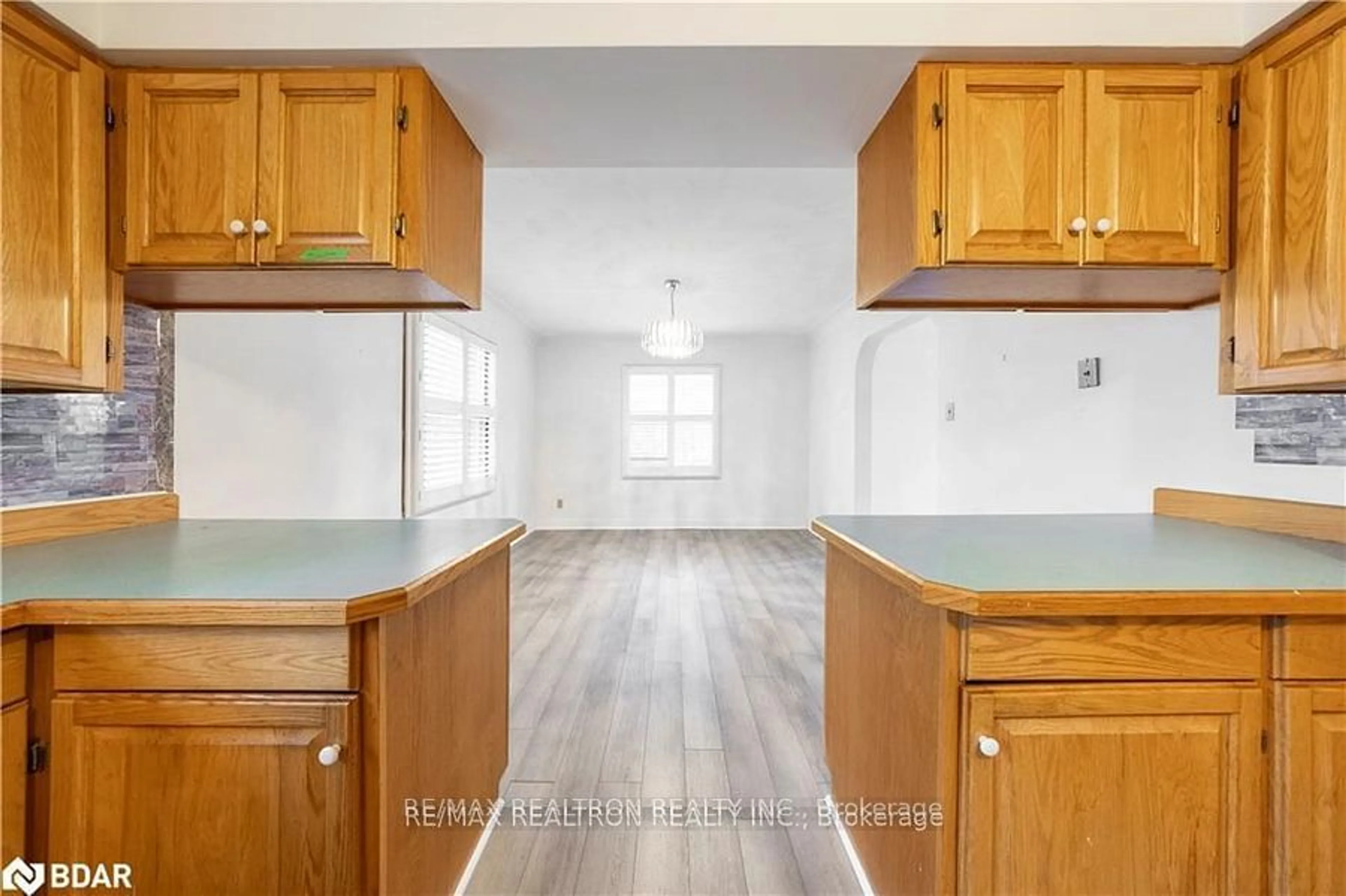 Standard kitchen, wood floors, cottage for 903 James St, Norfolk Ontario N4B 2E2