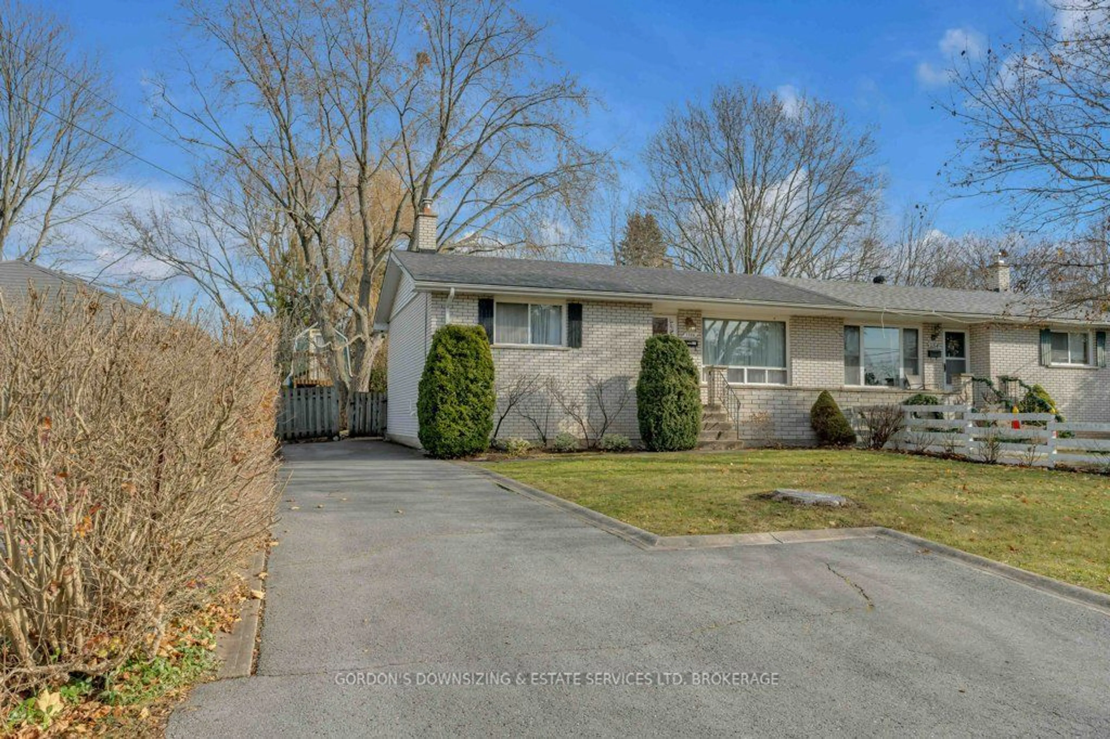 Frontside or backside of a home, the street view for 1186 Lincoln Dr, Kingston Ontario K7M 4Z8