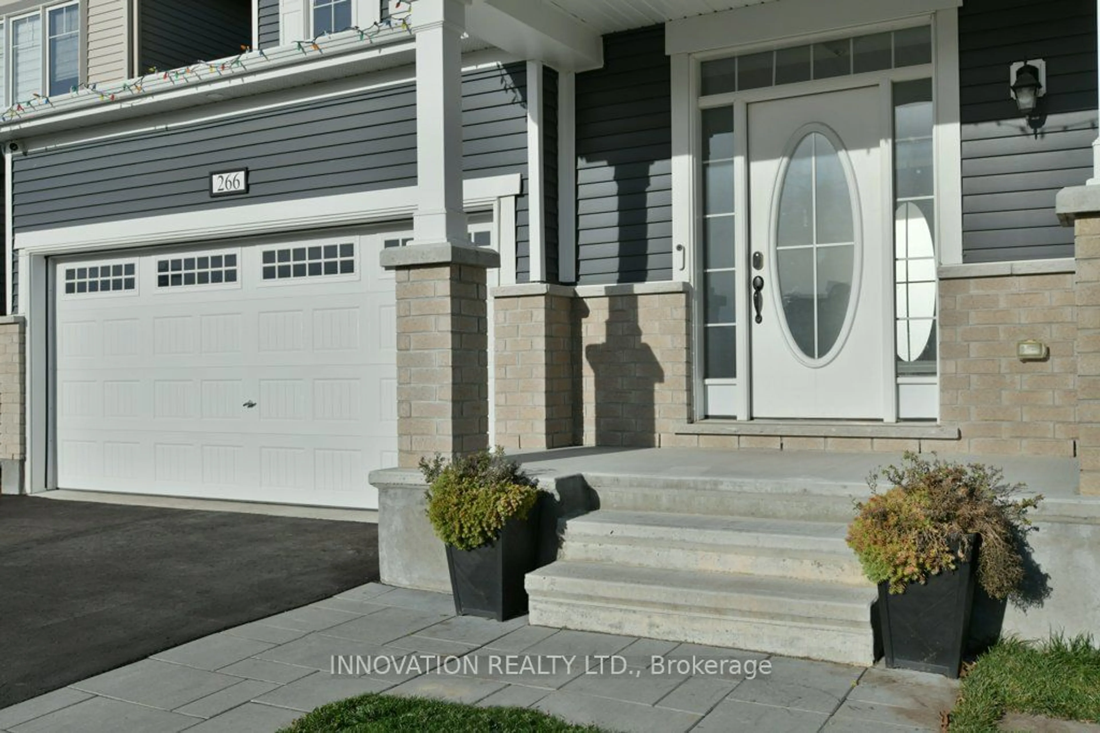 Indoor entryway, wood floors for 266 Ponderosa St, Kanata Ontario K2V 0N4