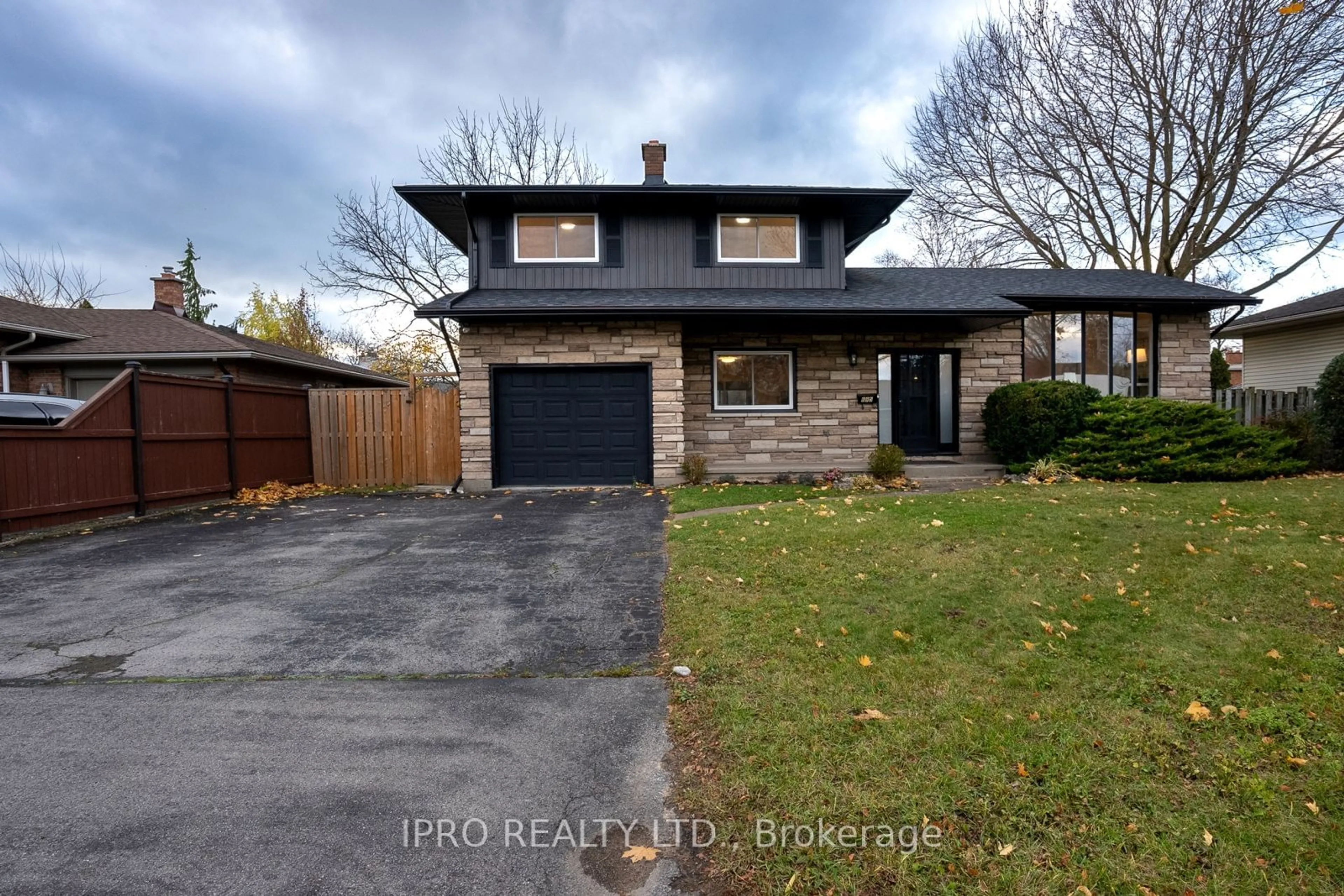 Frontside or backside of a home, the street view for 685 Vine St, St. Catharines Ontario L2M 3V9