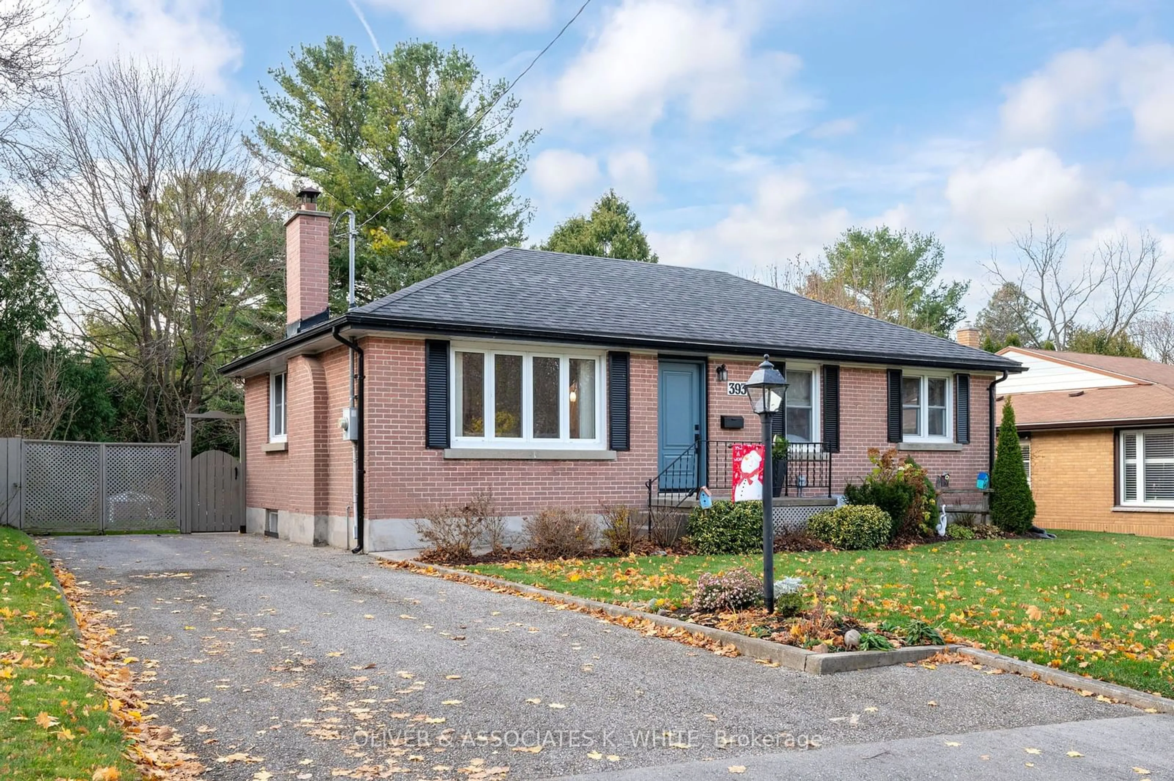 Home with brick exterior material for 393 Stephen St, London Ontario N6K 2N4