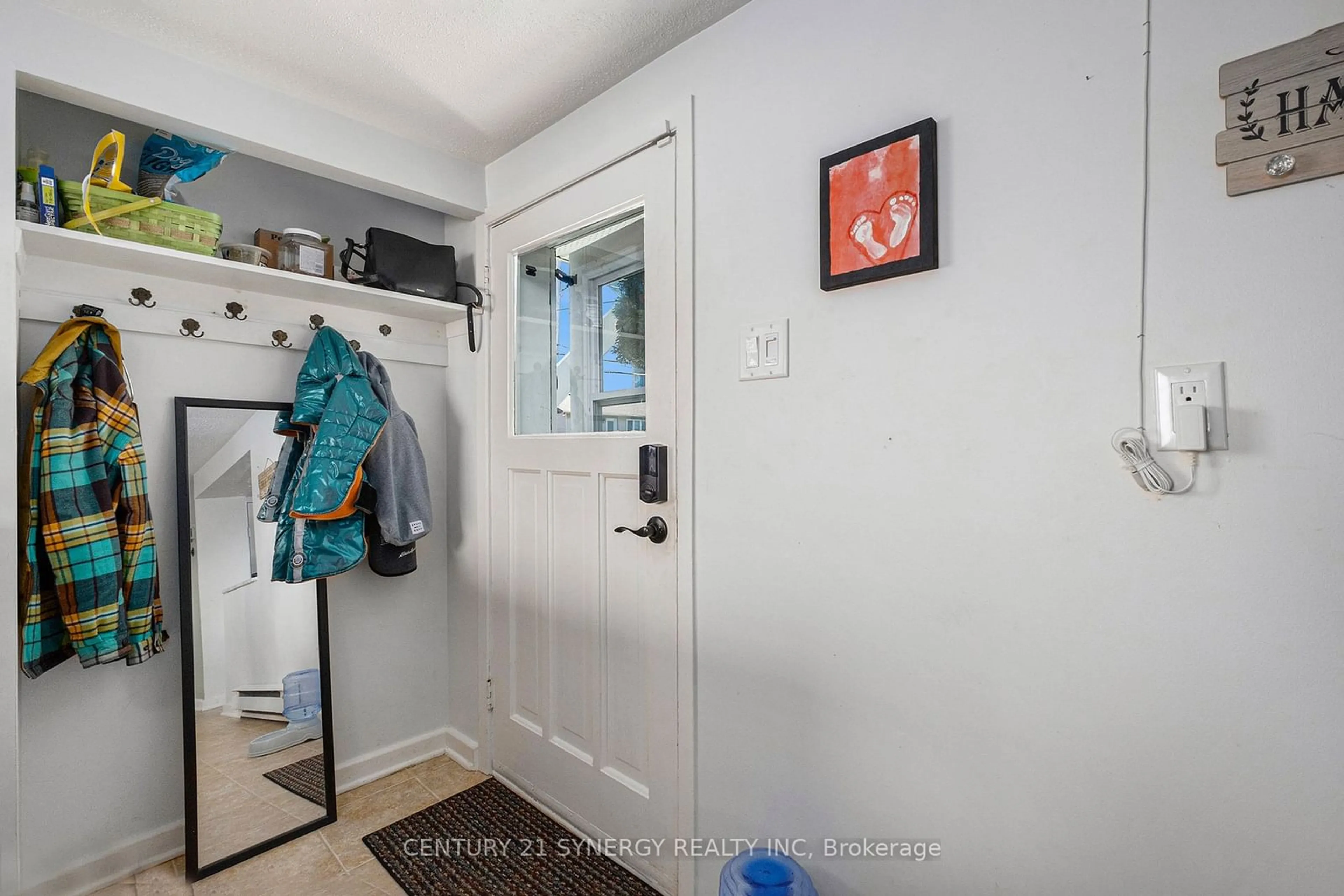 Indoor entryway, wood floors for 1292 ST JACQUES Rd, Russell Ontario K0A 1W0