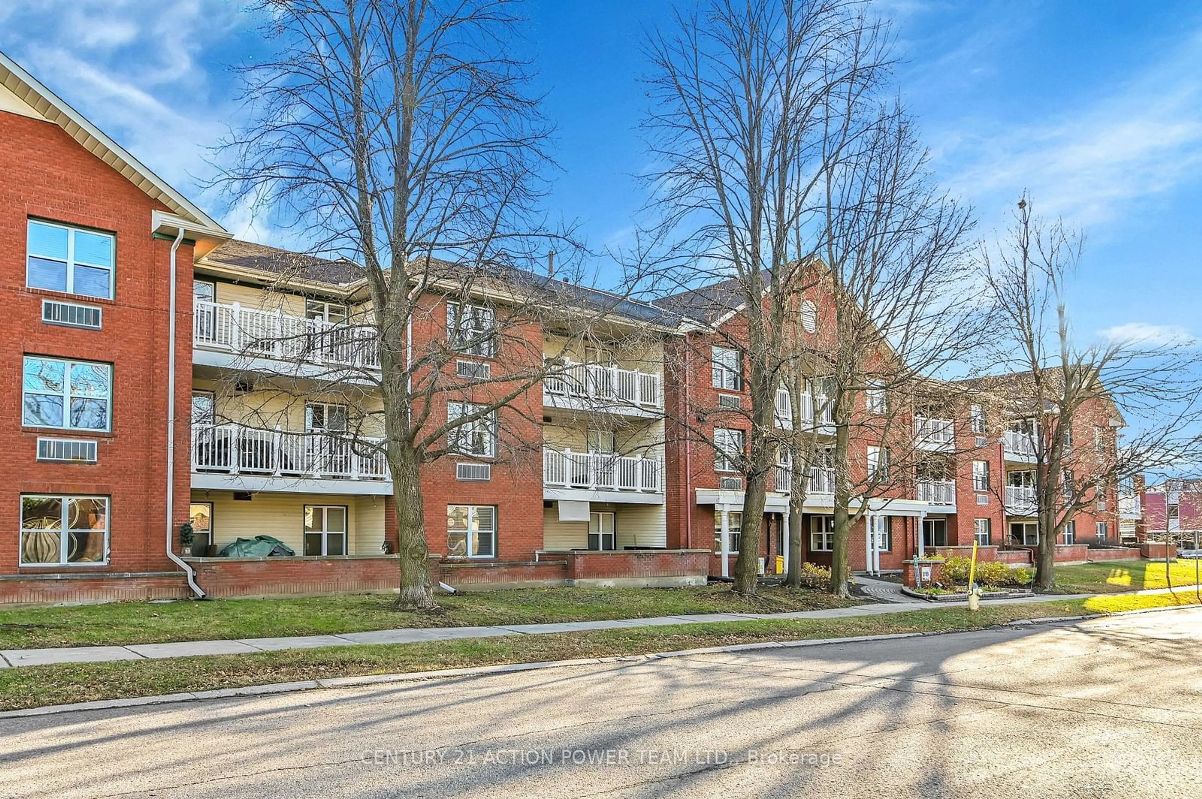 A pic from exterior of the house or condo, the front or back of building for 1099 Cadboro Rd #113, Cyrville - Carson Grove - Pineview Ontario K1J 9K4