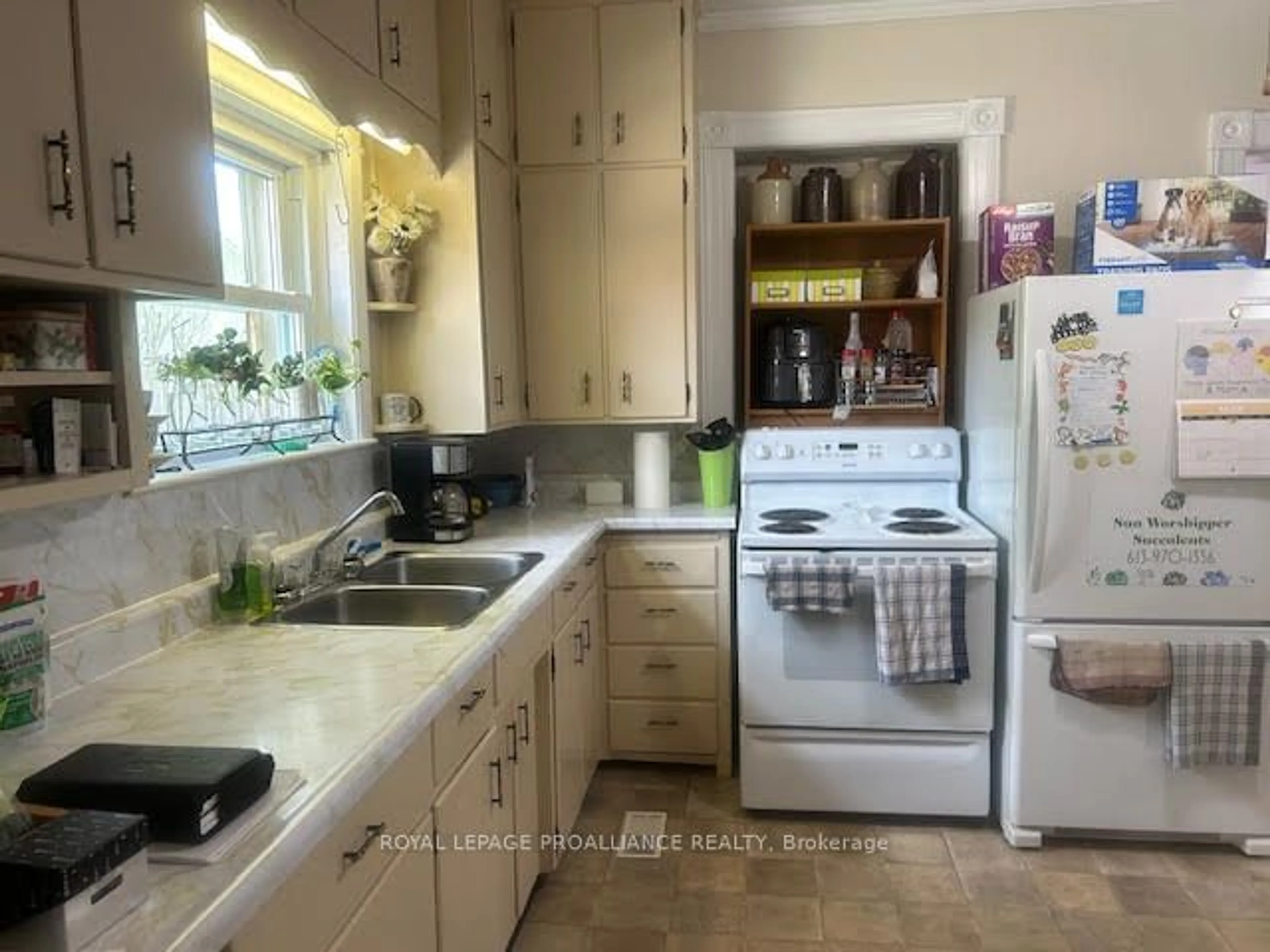 Kitchen, cottage for 161 Foster Ave, Belleville Ontario K8N 3P8