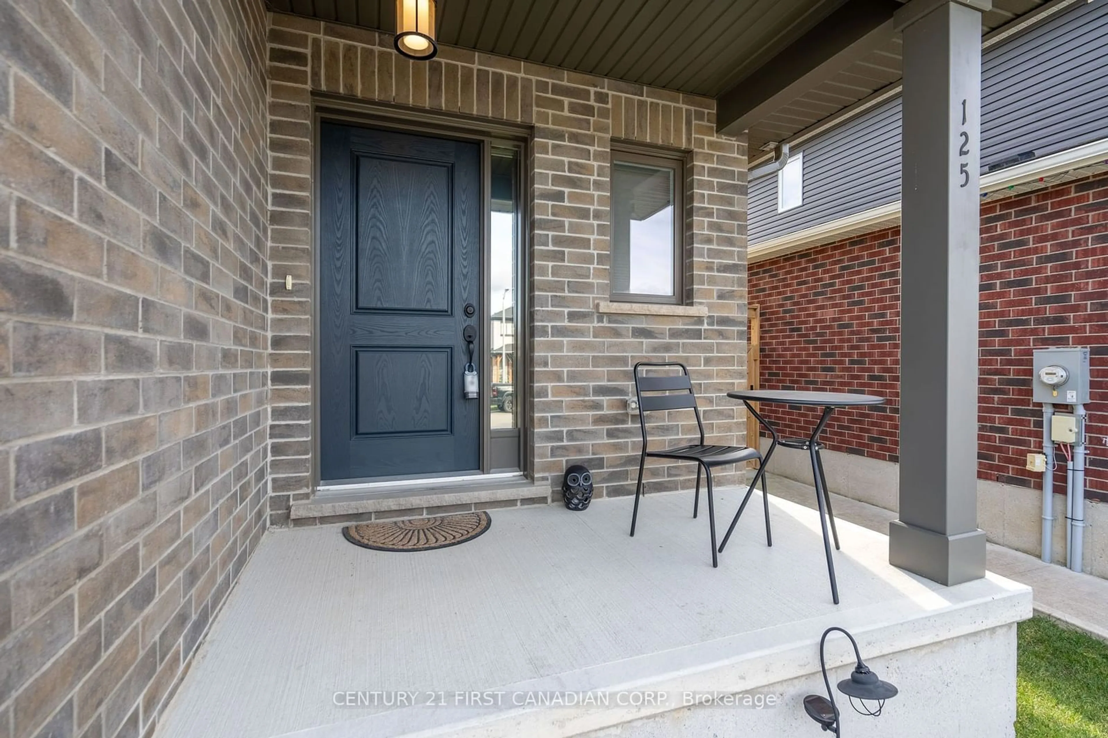 Home with brick exterior material for 125 Gilmour Dr, Lucan Biddulph Ontario N0M 2J0