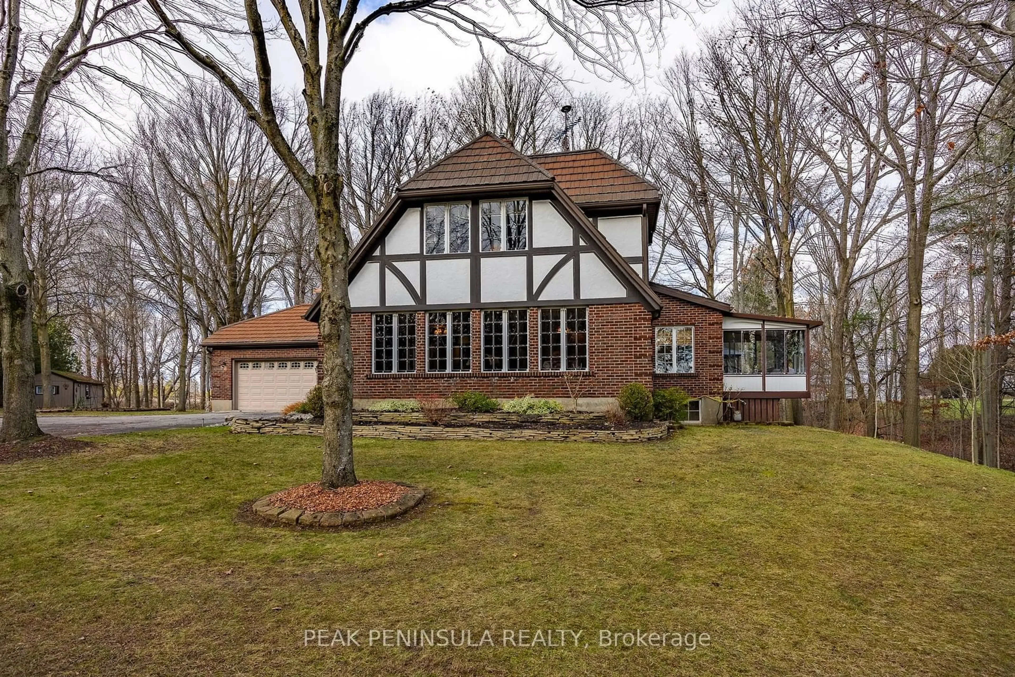 Frontside or backside of a home, cottage for 21 Mcdowell Rd, Norfolk Ontario N0E 1G0