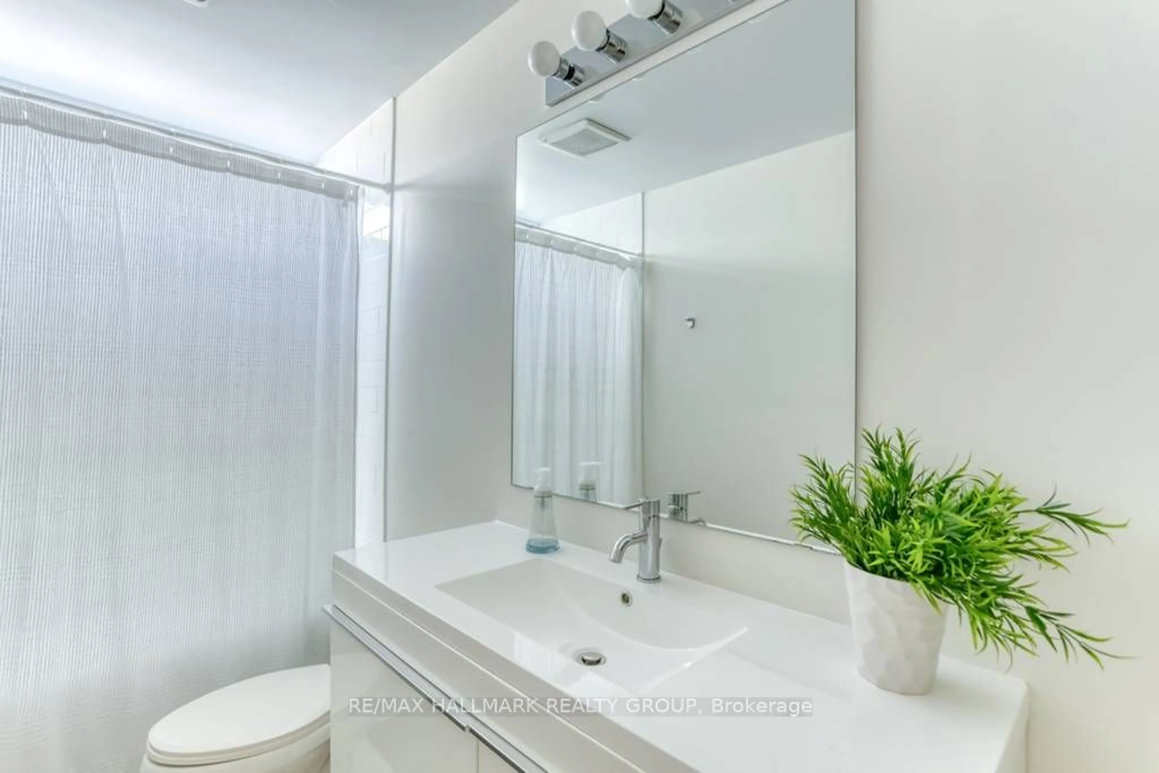 Bathroom for 59 Douglas Ave, New Edinburgh - Lindenlea Ontario K1M 1G3