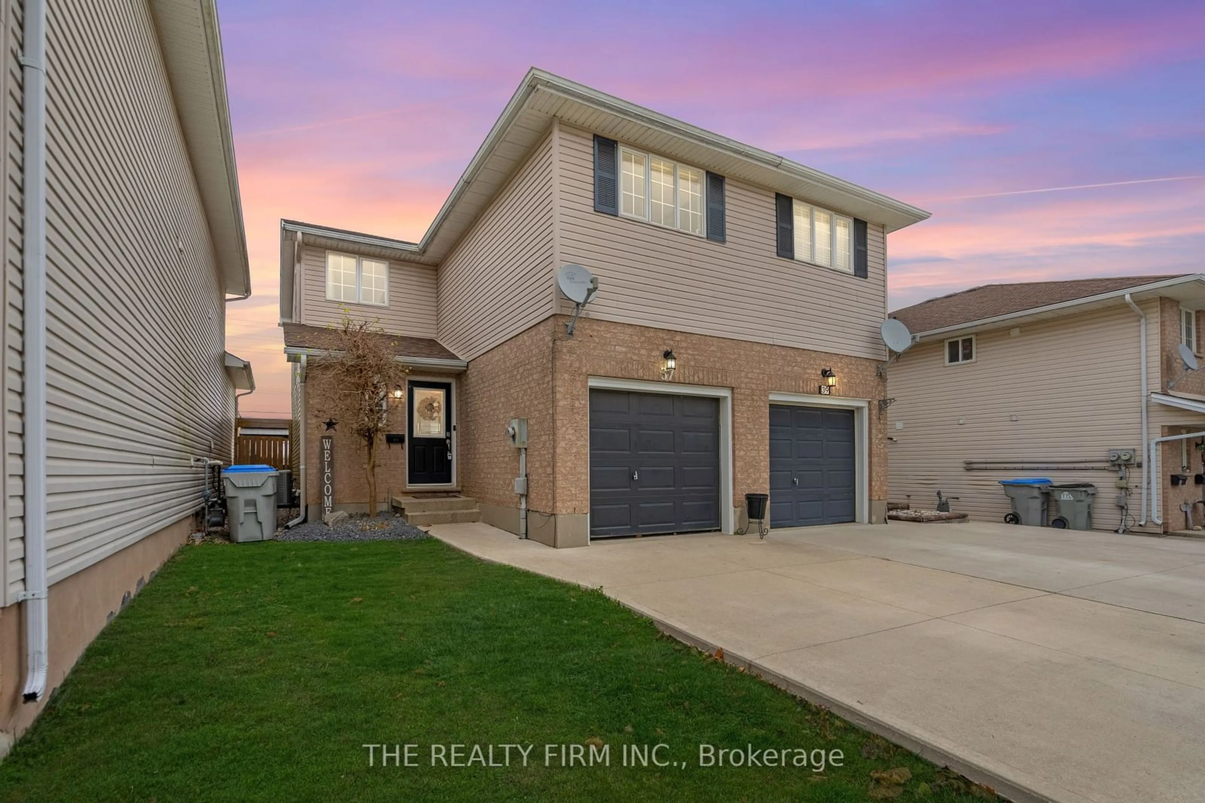 Frontside or backside of a home, the street view for 37 Katie Lane, Strathroy-Caradoc Ontario N7G 4E5