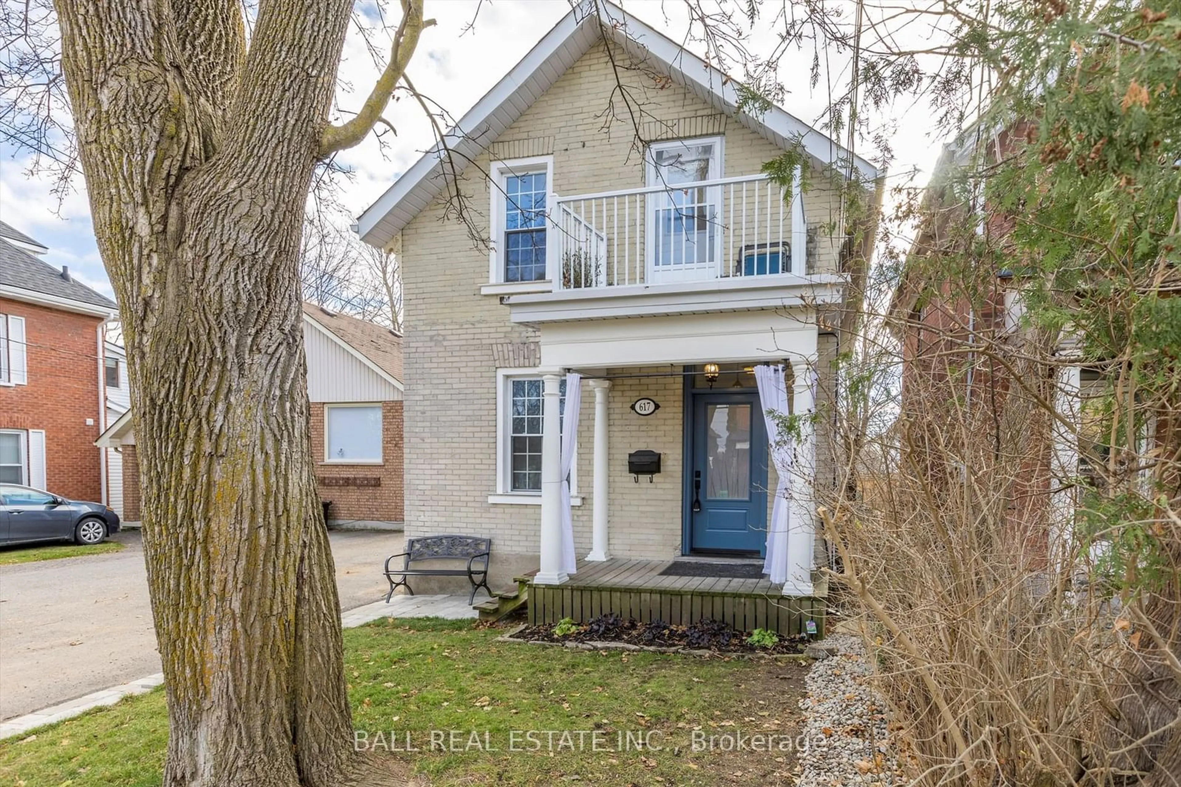 Frontside or backside of a home, cottage for 617 Chamberlain St, Peterborough Ontario K9J 4L9