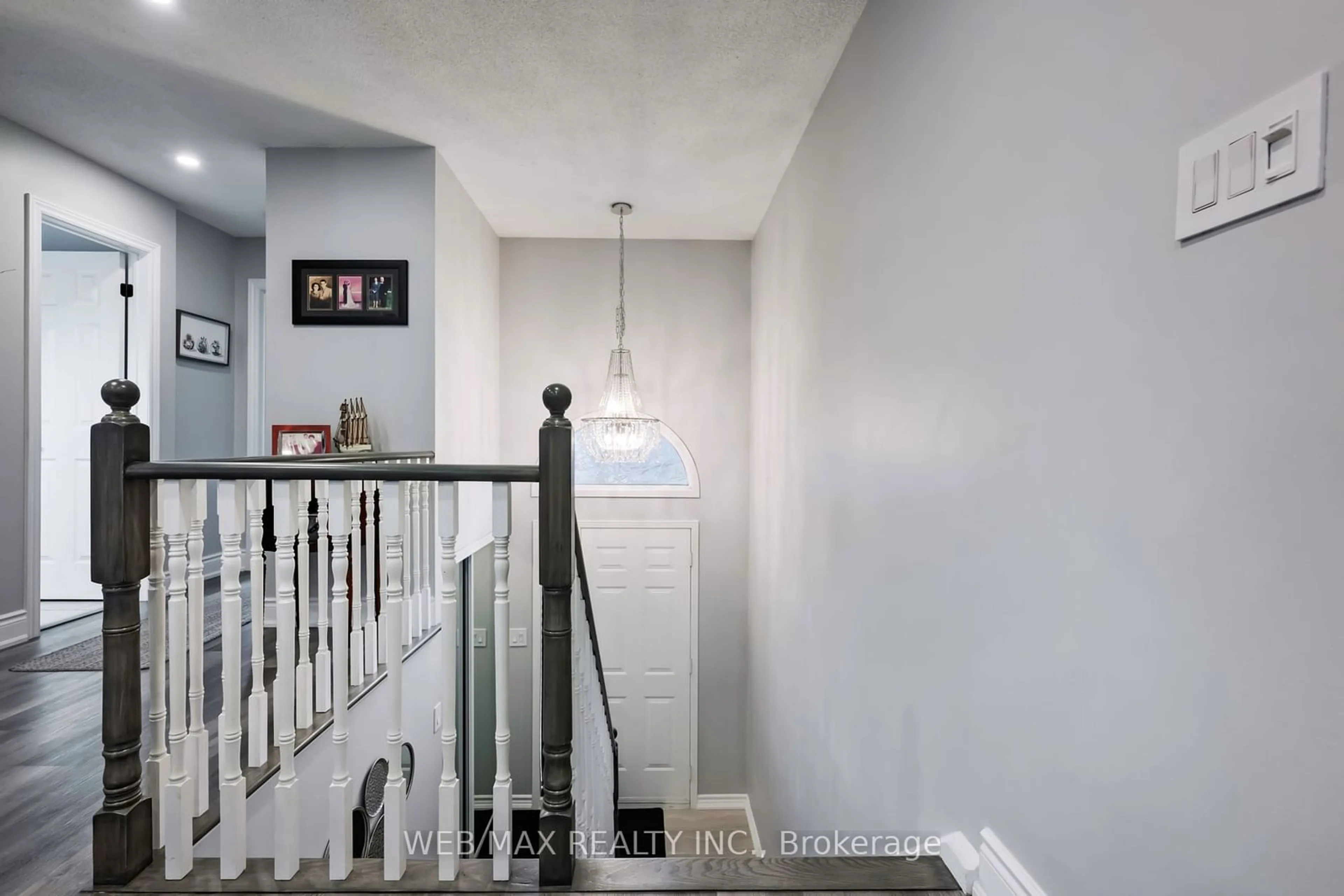 Stairs for 338 Shelburne Pl, Shelburne Ontario L0N 1S2